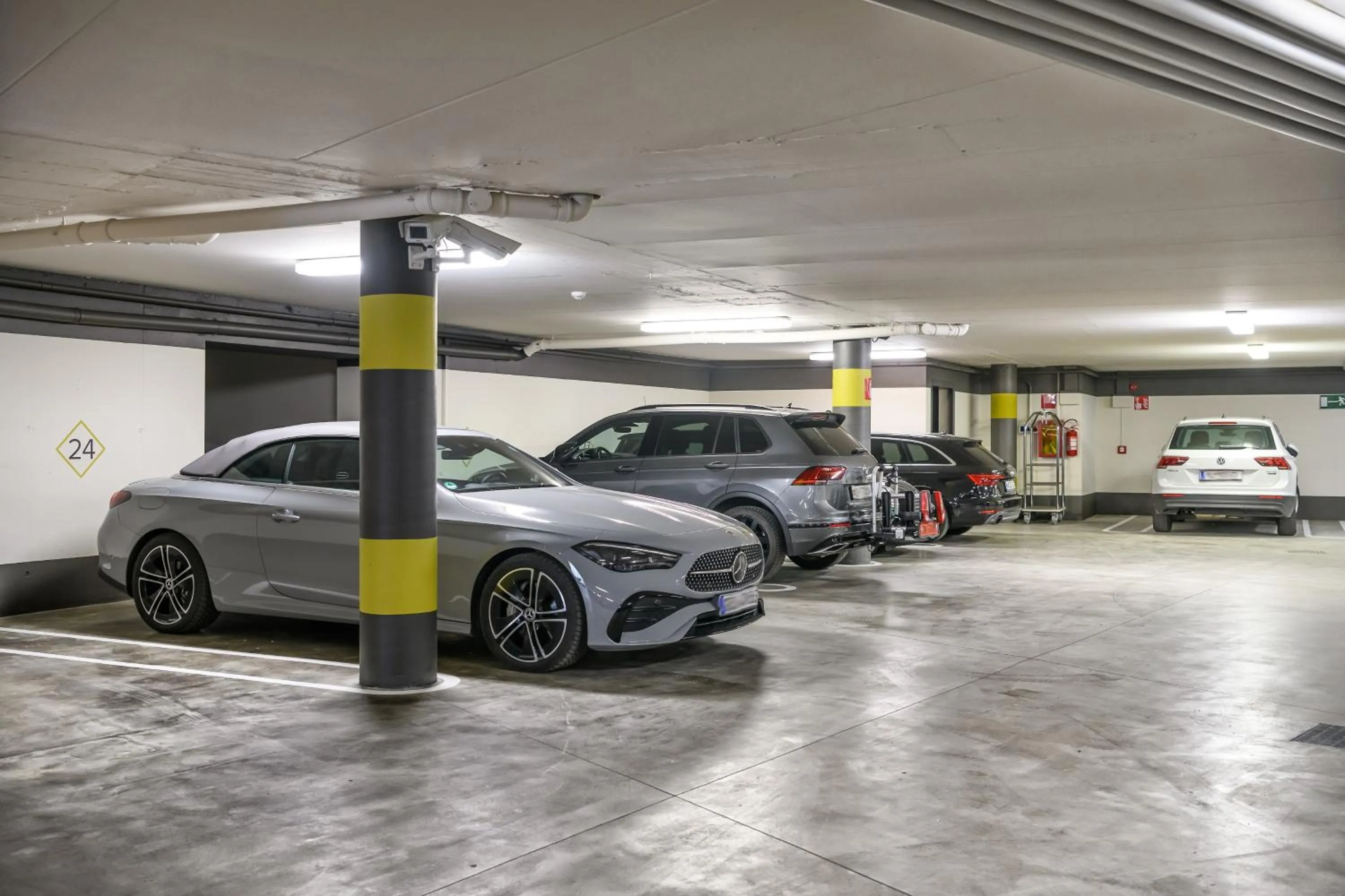 Parking in FAYN garden retreat hotel