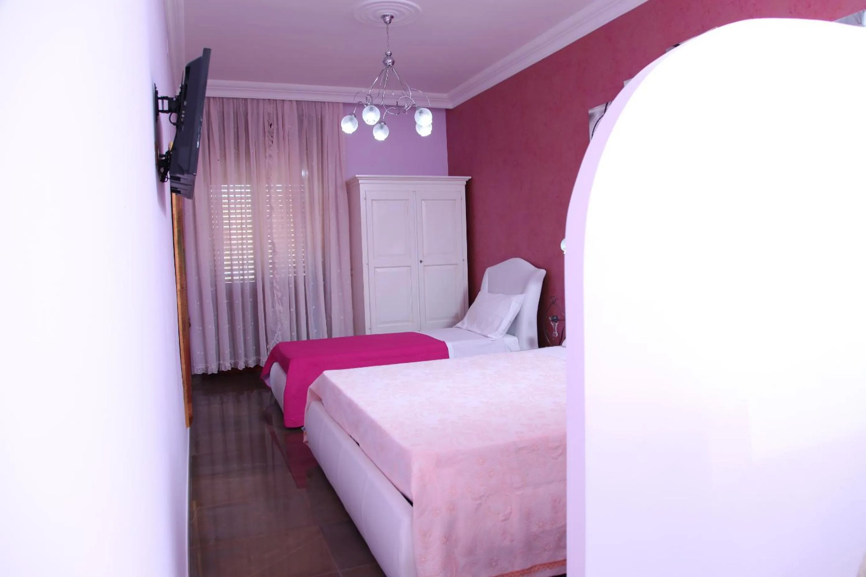 Photo of the whole room in Palazzo Primavera