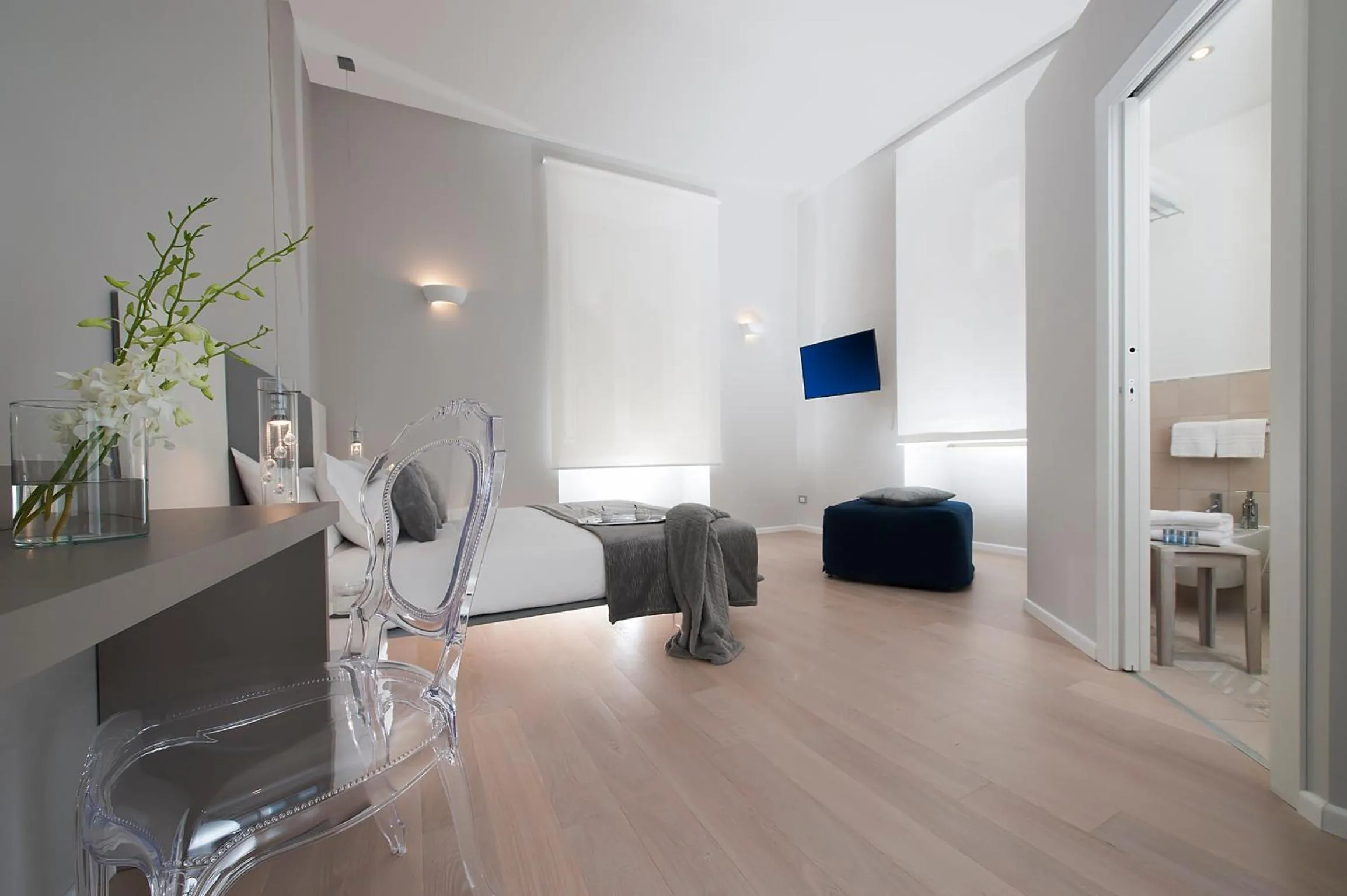 Photo of the whole room in Colosseum Corner