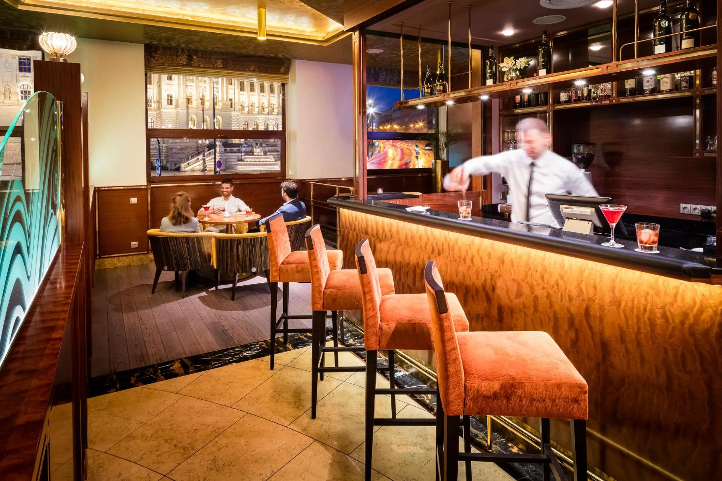 Lounge or bar in Occidental Praha Wilson