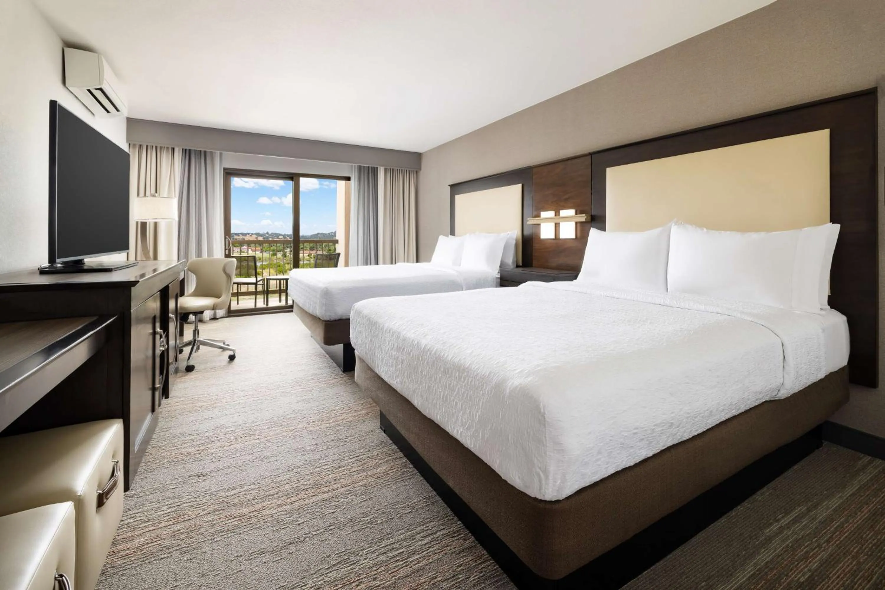 Bed in Hampton Inn & Suites - Napa, CA