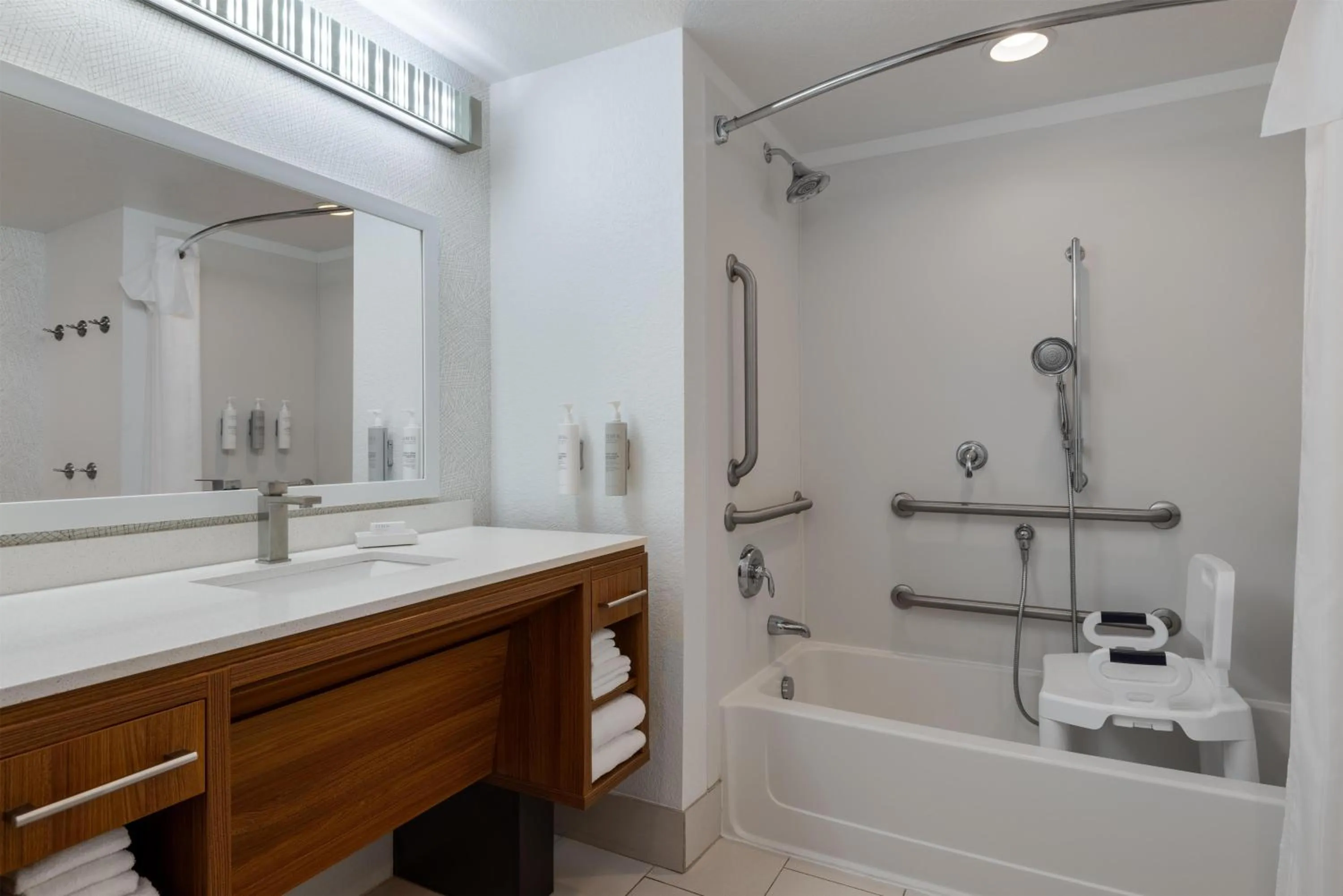 Bathroom in Home2 Suites by Hilton Milwaukee Brookfield