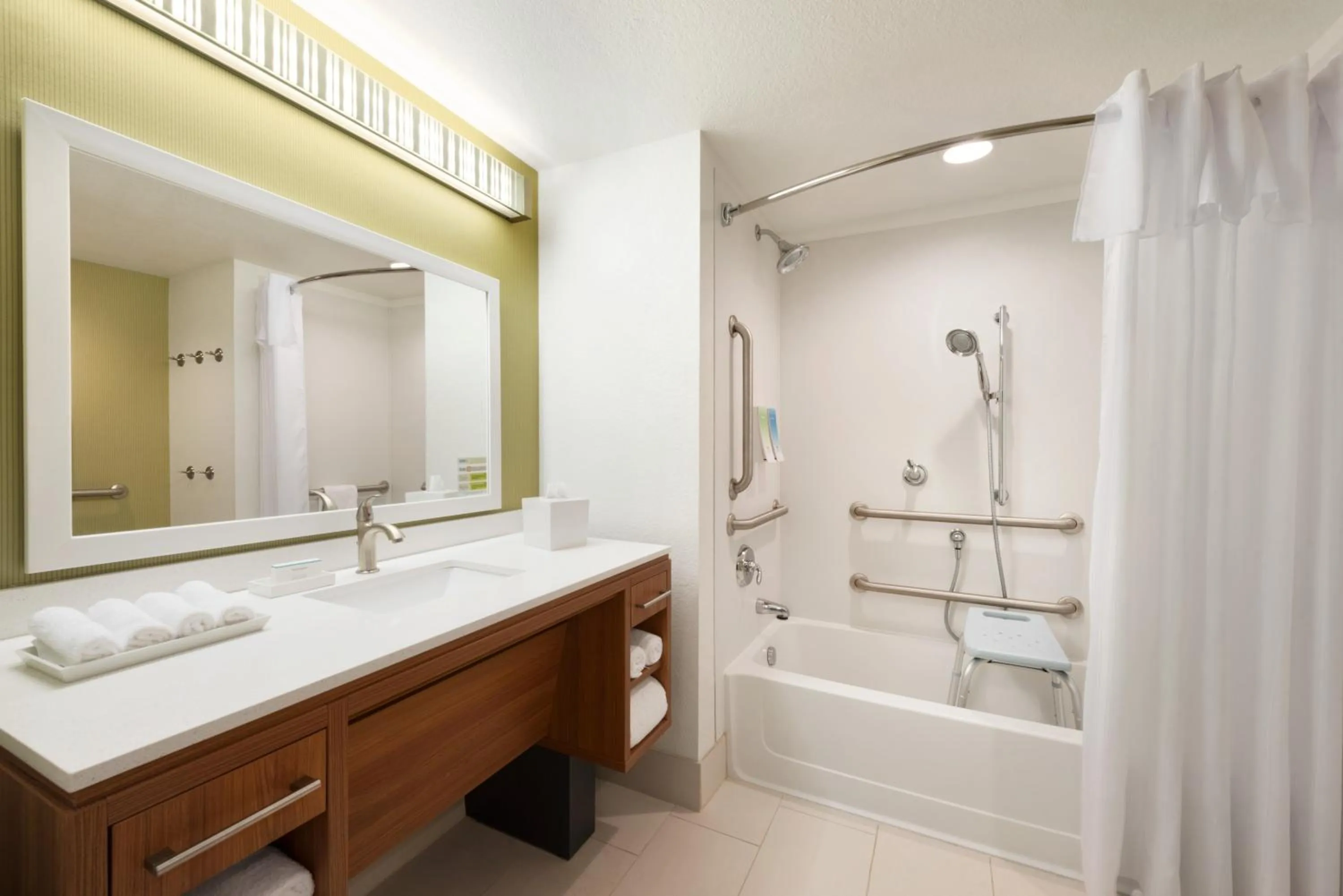 Shower in Home2 Suites by Hilton Milwaukee Brookfield