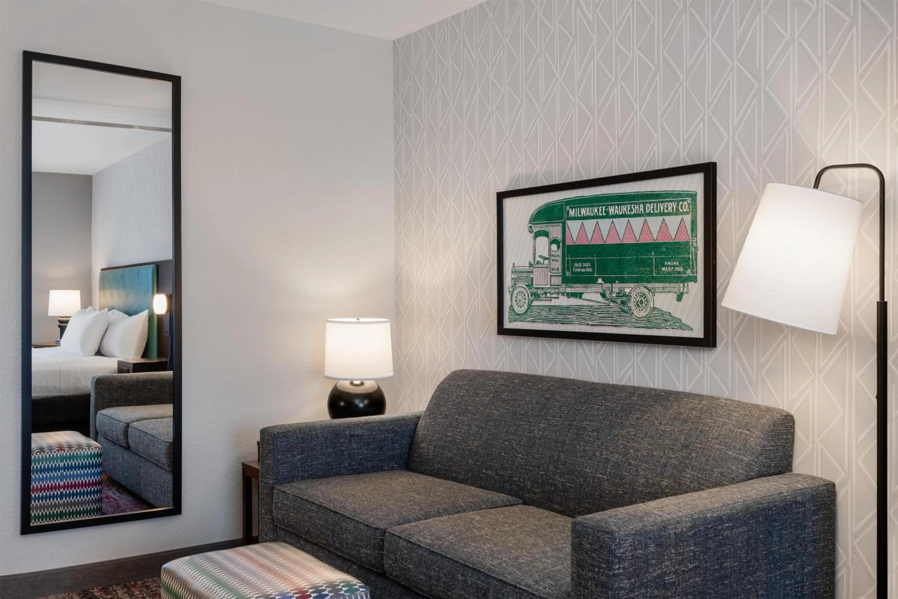 Living room in Home2 Suites by Hilton Milwaukee Brookfield