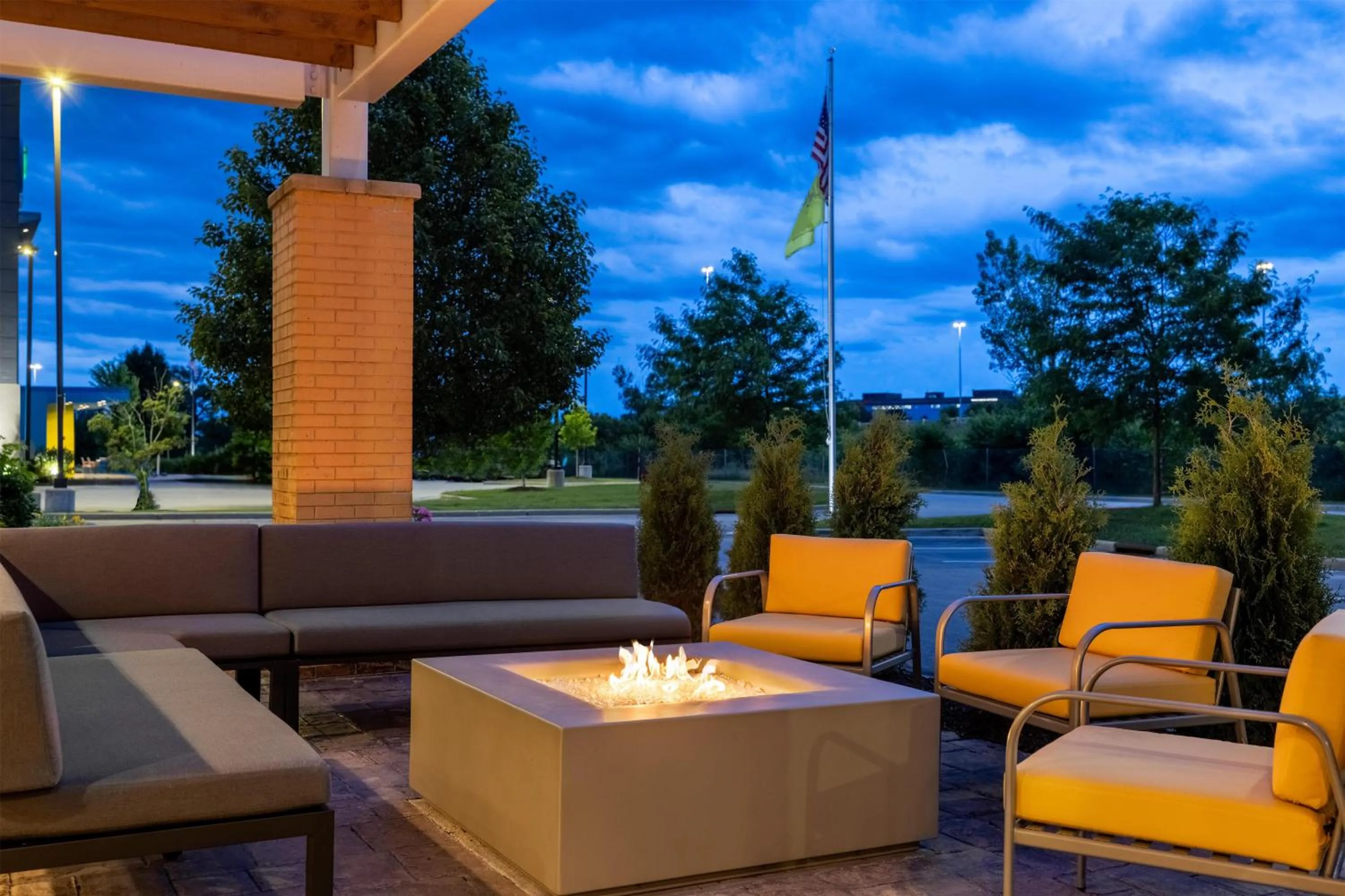 Patio in Home2 Suites by Hilton Milwaukee Brookfield