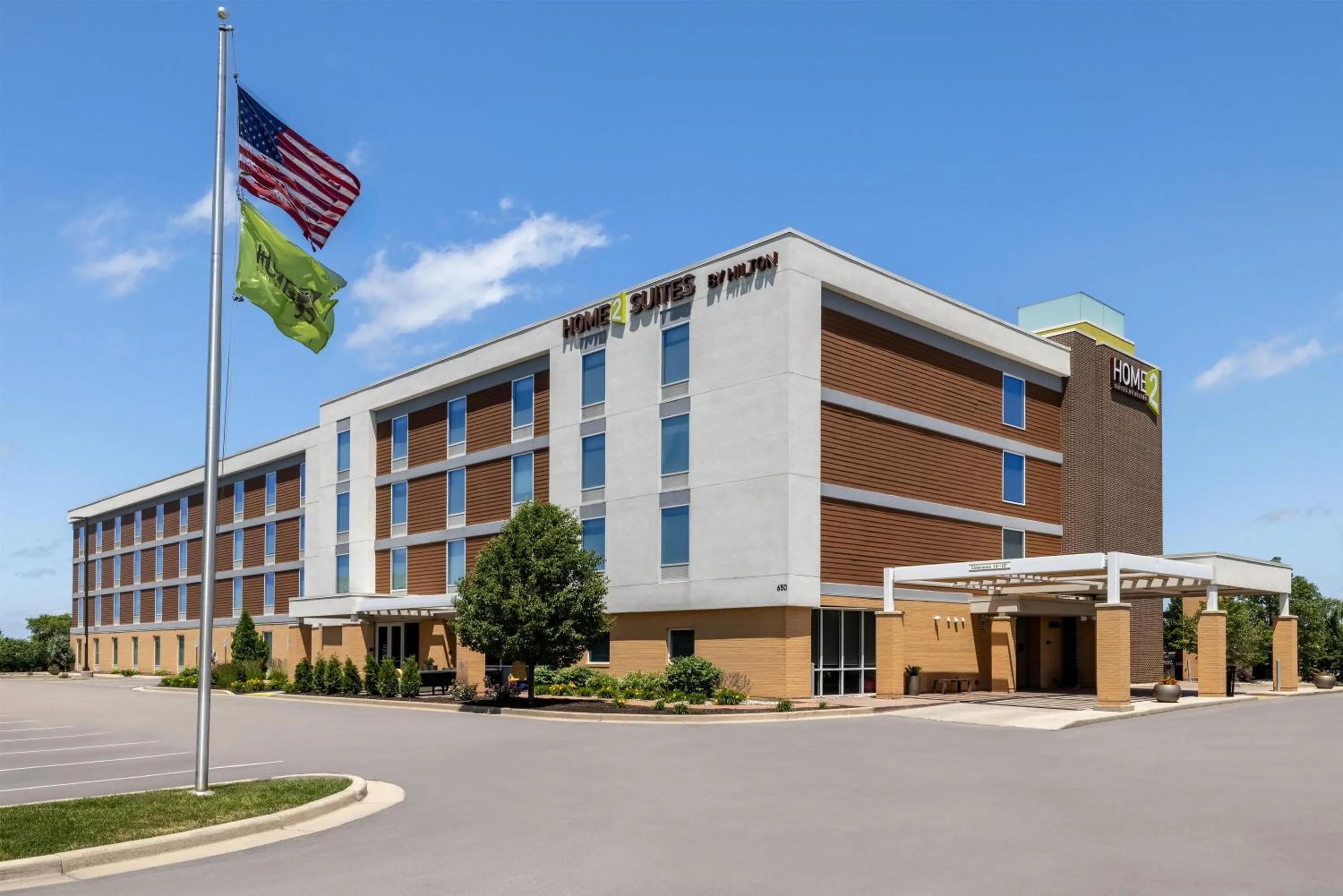 Property building in Home2 Suites by Hilton Milwaukee Brookfield