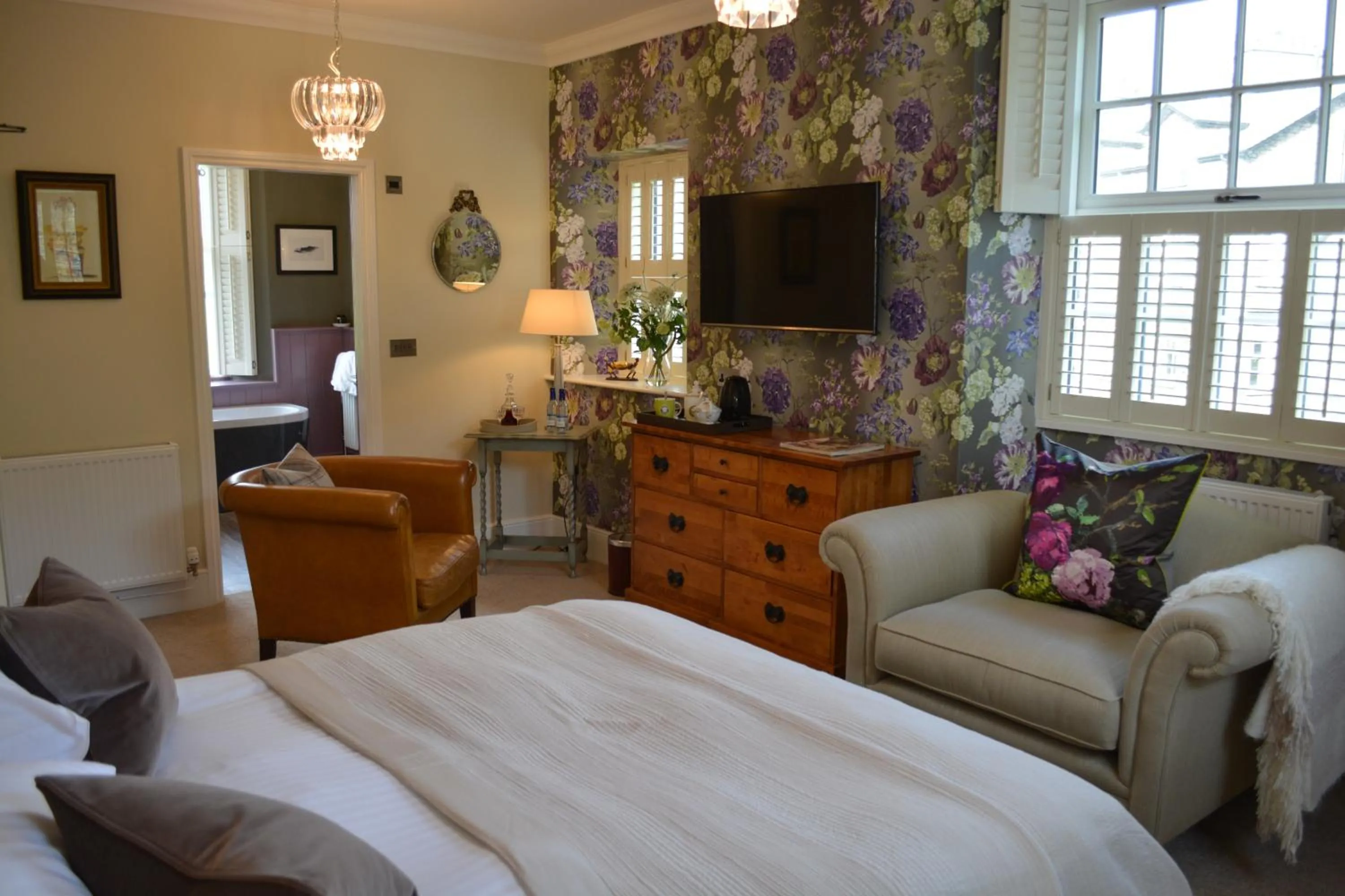 Photo of the whole room, Bed in Raise View House