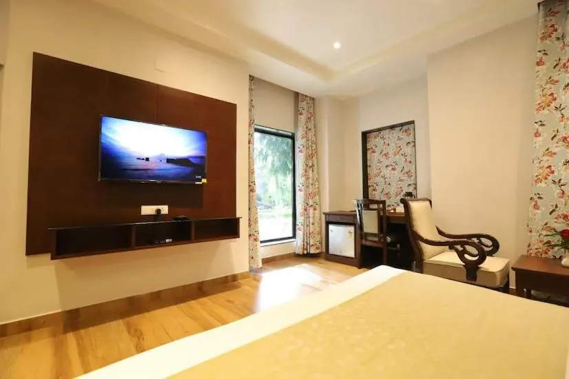 Bedroom, Bed in Amantra Shilpi Resort & Spa Udaipur