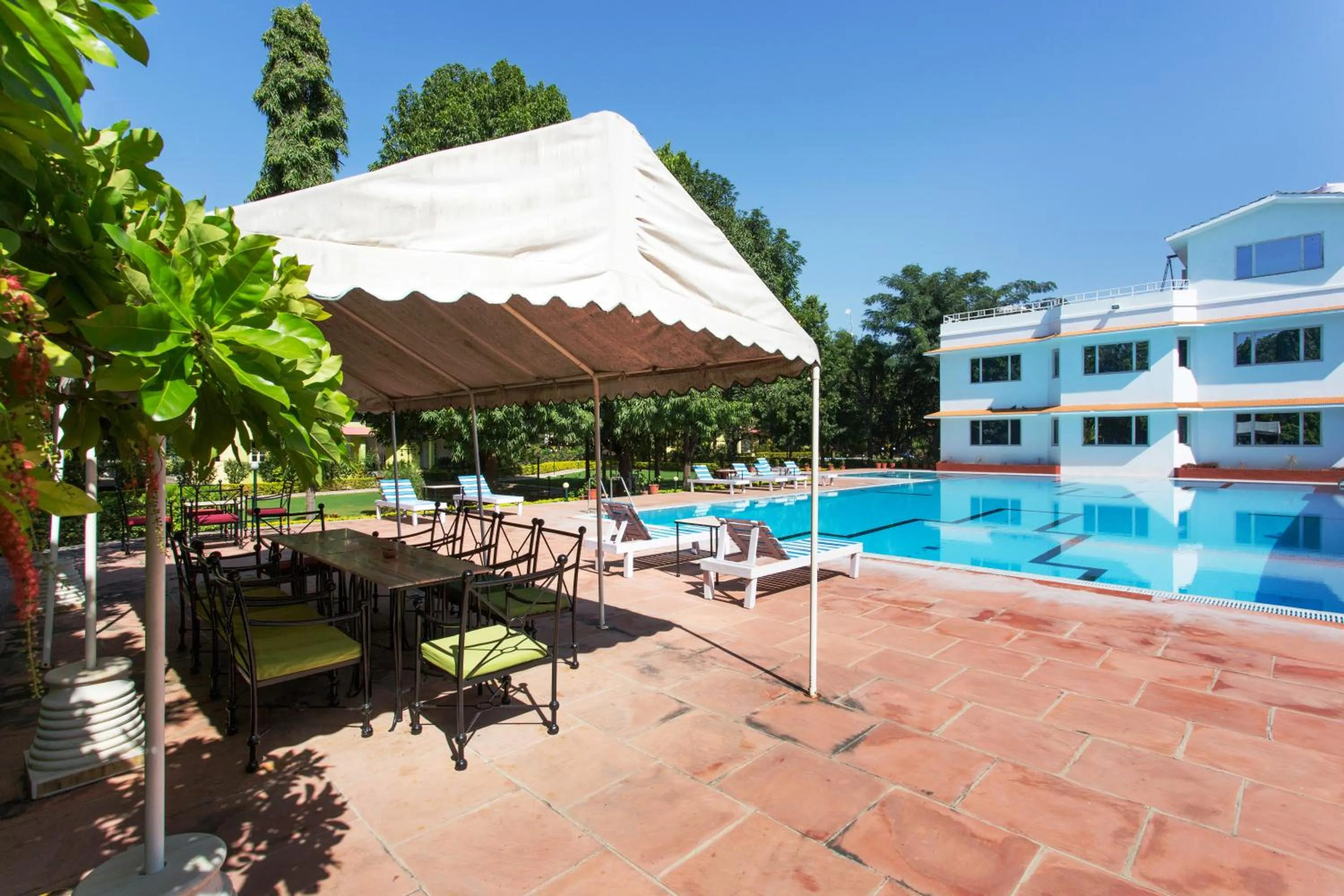 Swimming pool in Amantra Shilpi Resort & Spa Udaipur