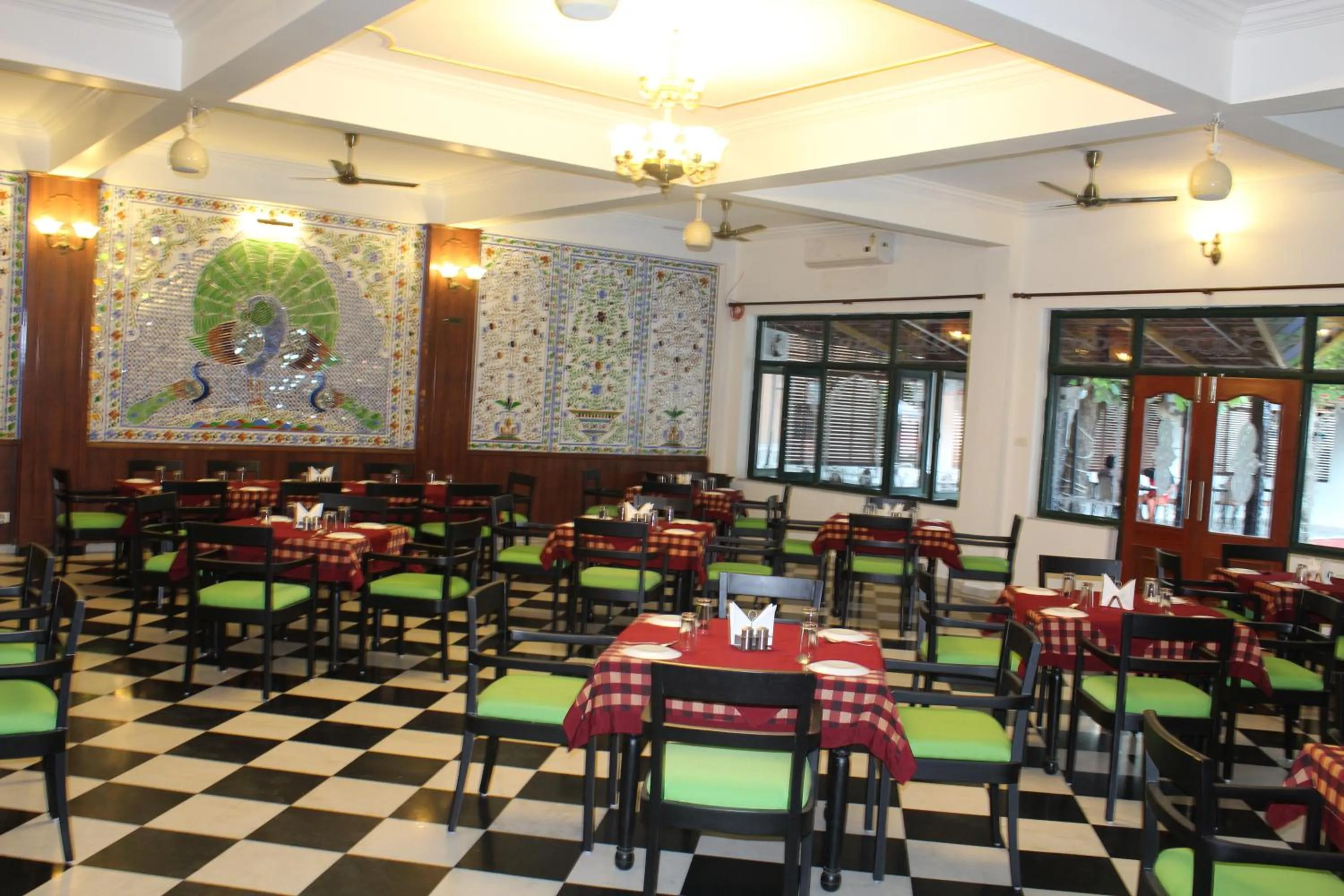 Restaurant/places to eat in Amantra Shilpi Resort & Spa Udaipur