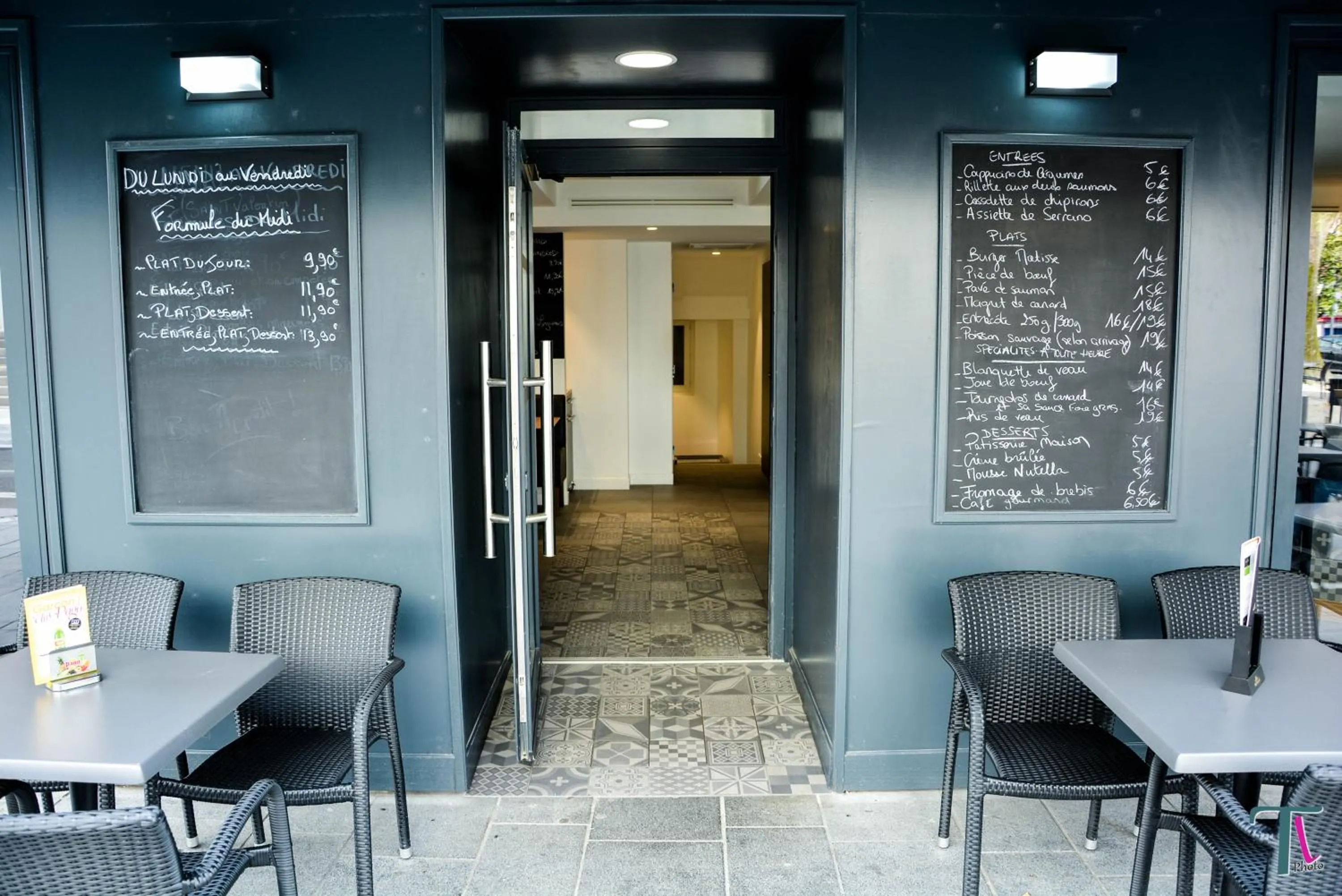 Facade/entrance in Le Matisse Pau Centre