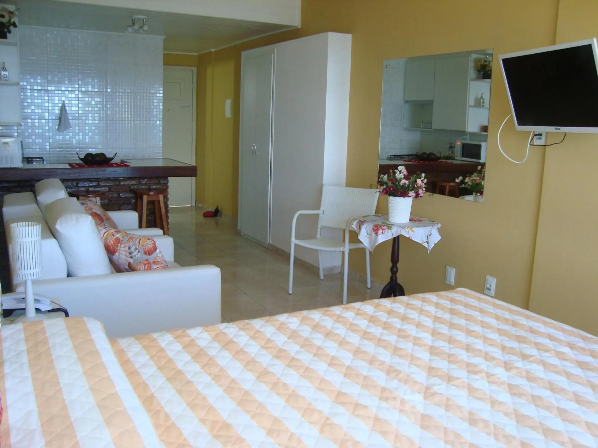 Photo of the whole room, Bed in Farol Barra Flat 202