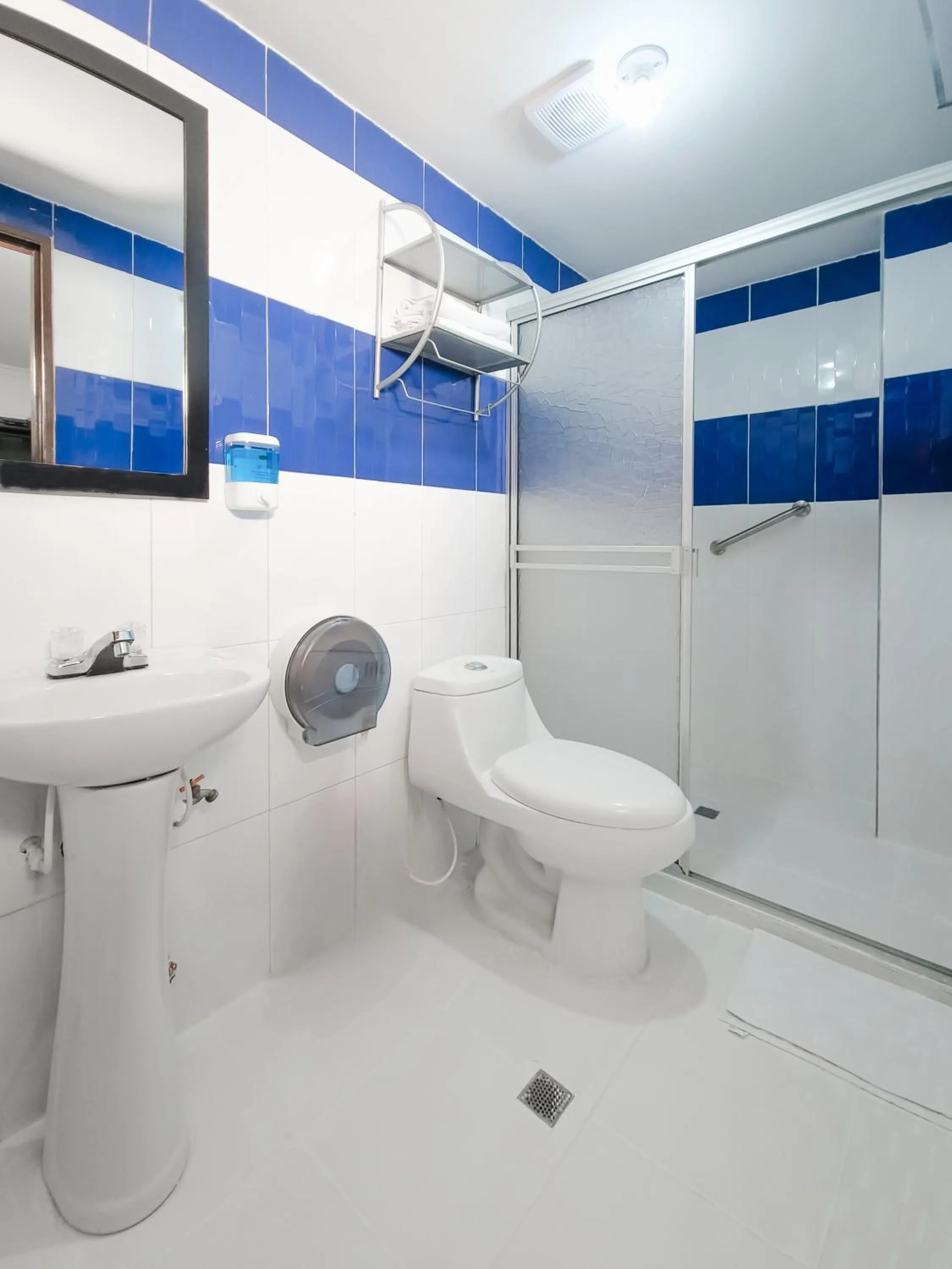 Bathroom in Hotel Avenida 3 Real en el norte de Cali