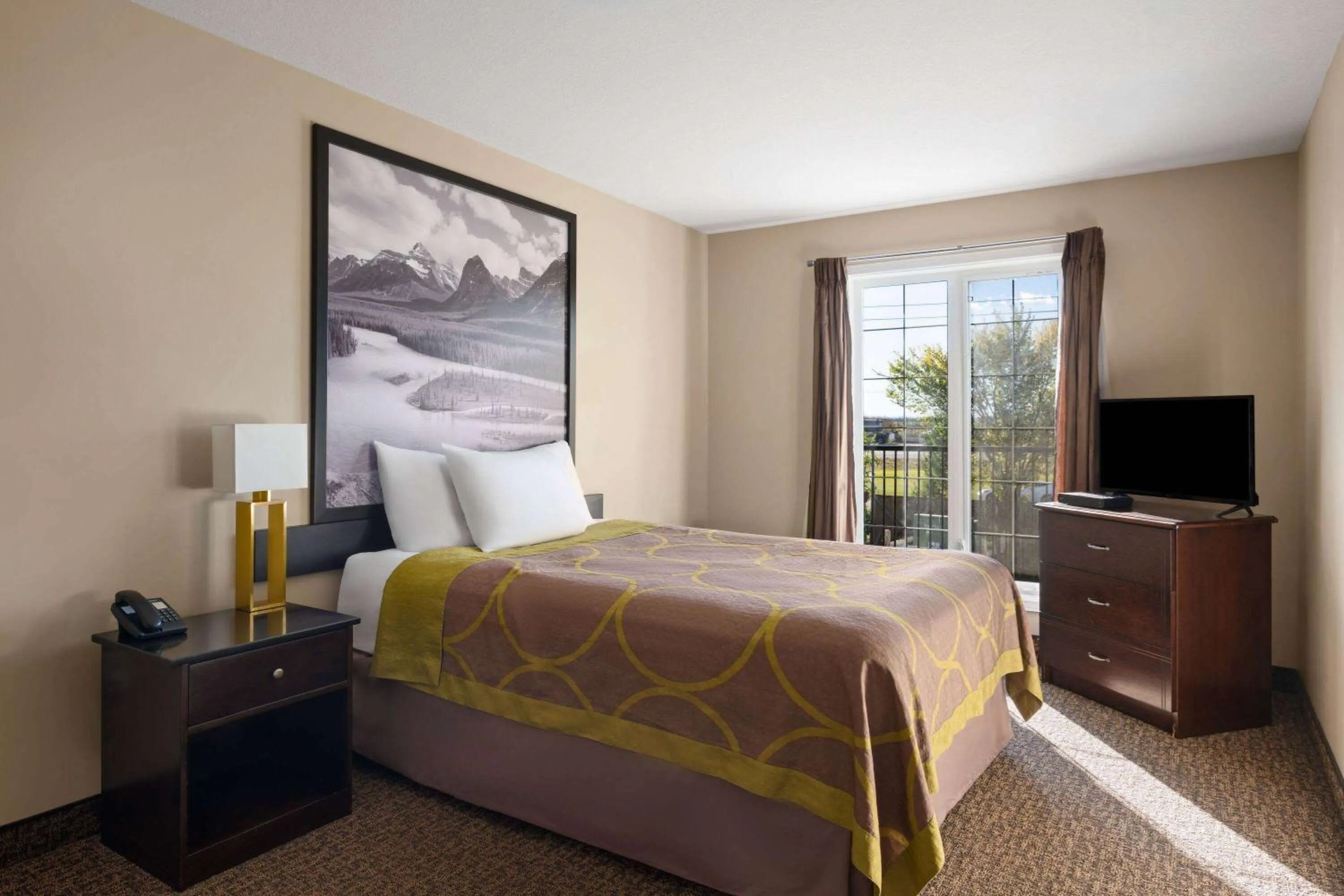 Photo of the whole room, Bed in Super 8 by Wyndham Fort McMurray