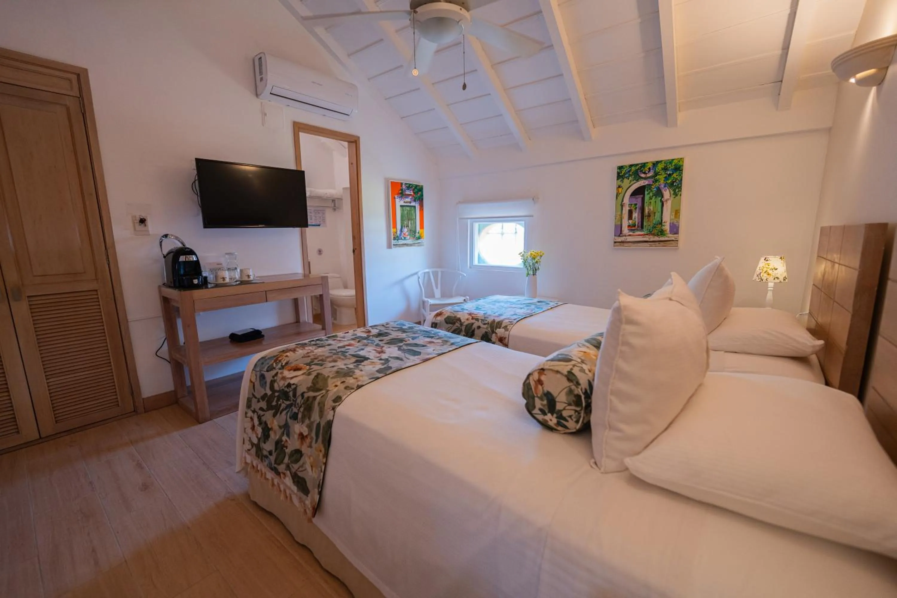 Bathroom, Bed in Posada La Fe