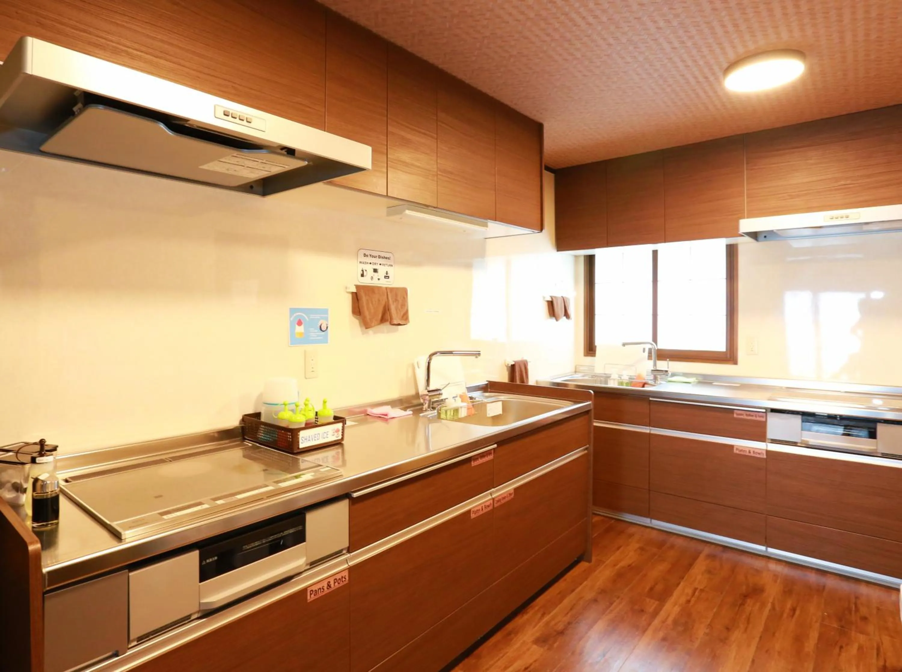 Communal kitchen in K's House Takayama Oasis [2nd K's Hostel]