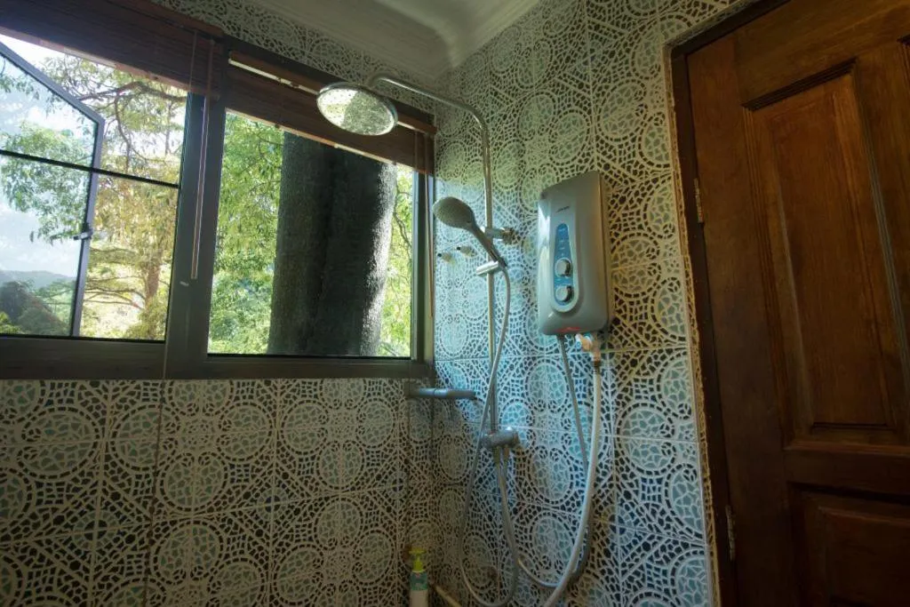 Shower in De Serenity - Exclusive Jungle Retreat