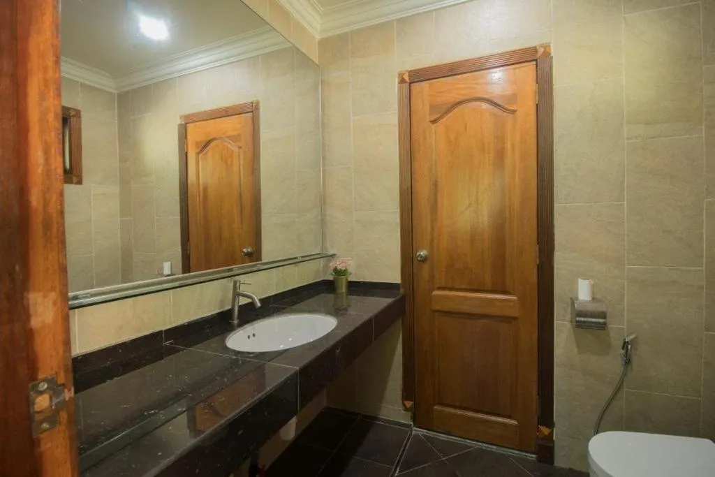 Shower in De Serenity - Exclusive Jungle Retreat