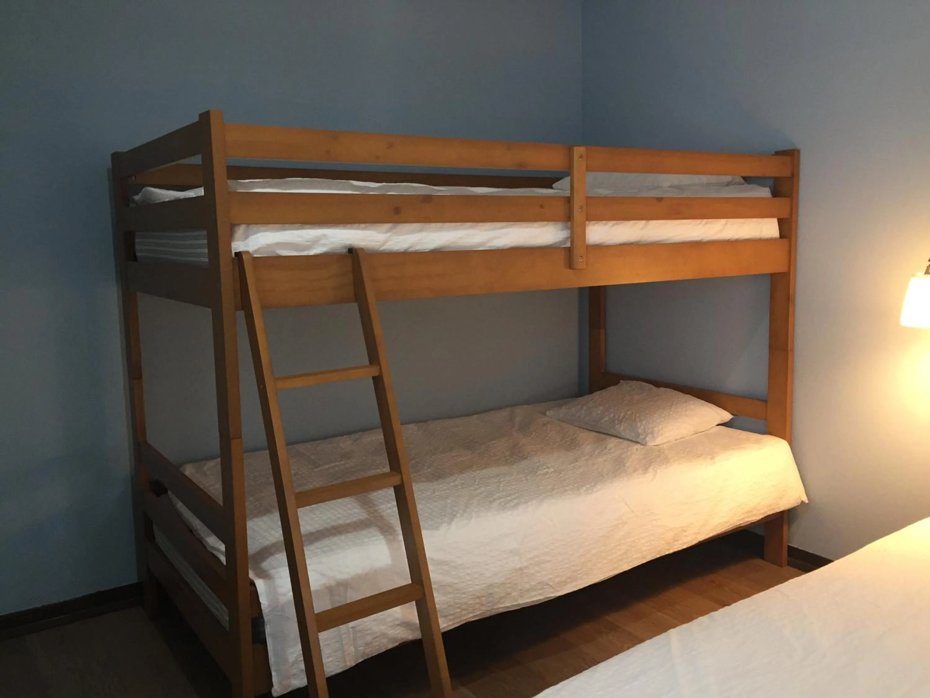 bunk bed, Bed in White Rose Inn