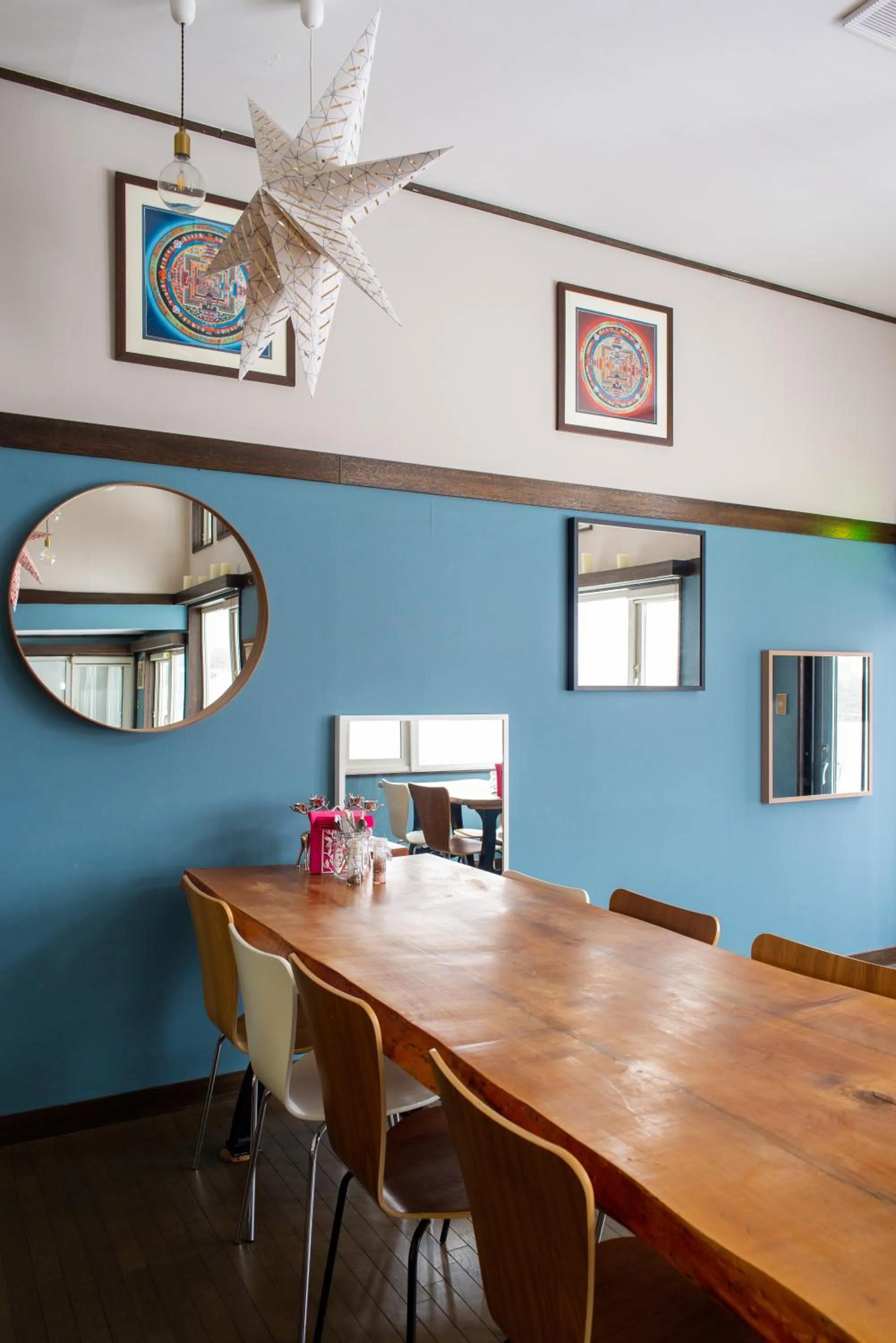 Dining area in White Rose Inn