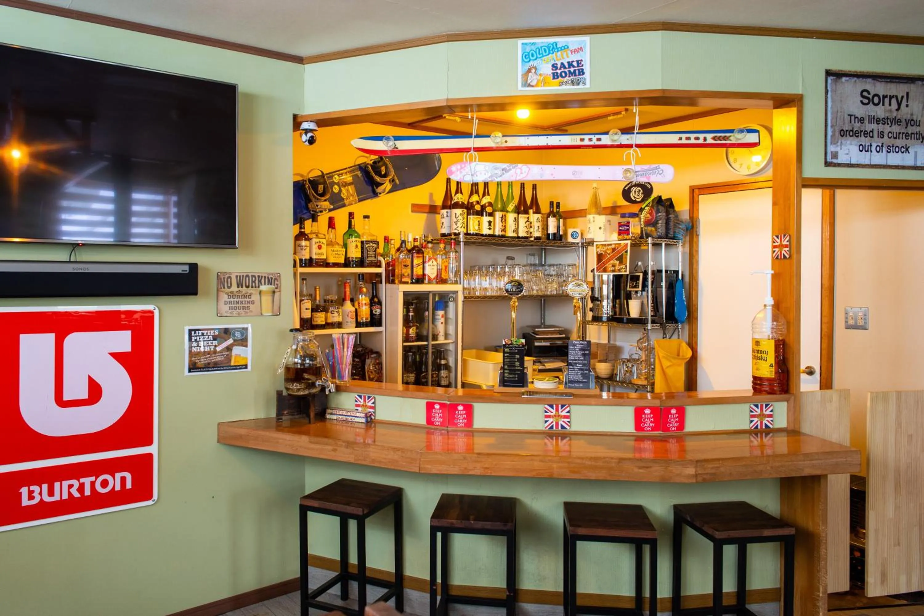 Property building in White Rose Inn