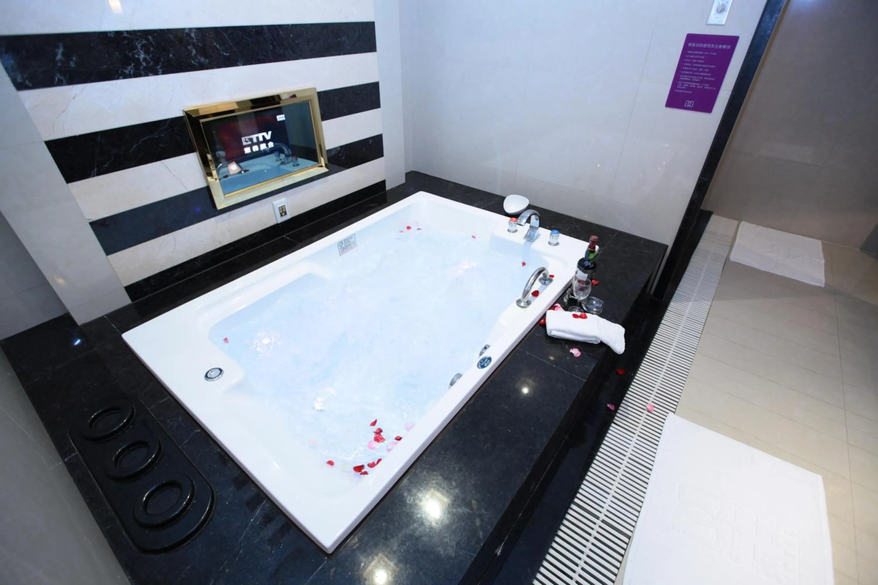 Bathroom in Discovery Motel - Nangang臺北市旅館349-2號