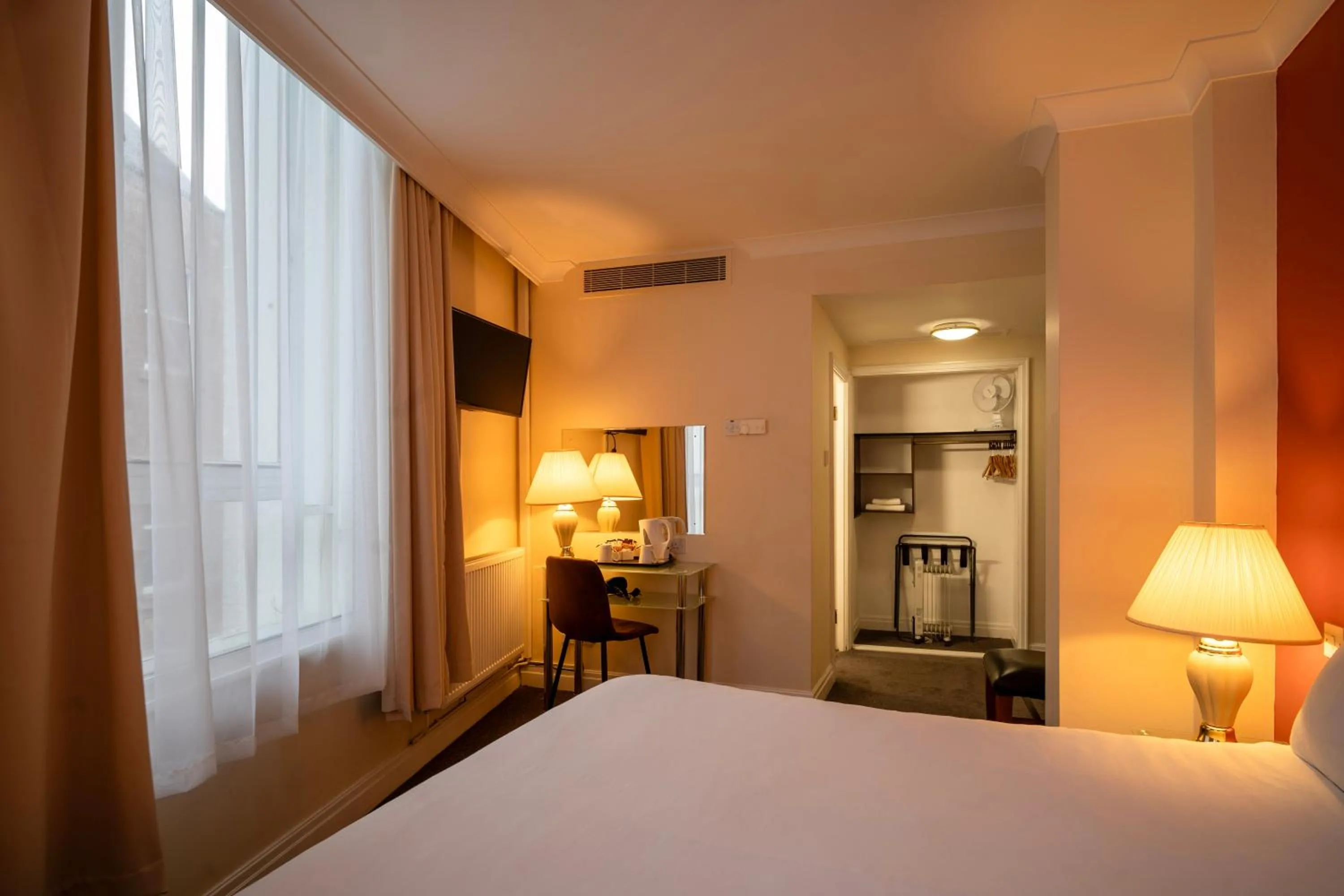 Family Room (2 Adults + 2 Children) in Sachas Hotel Manchester