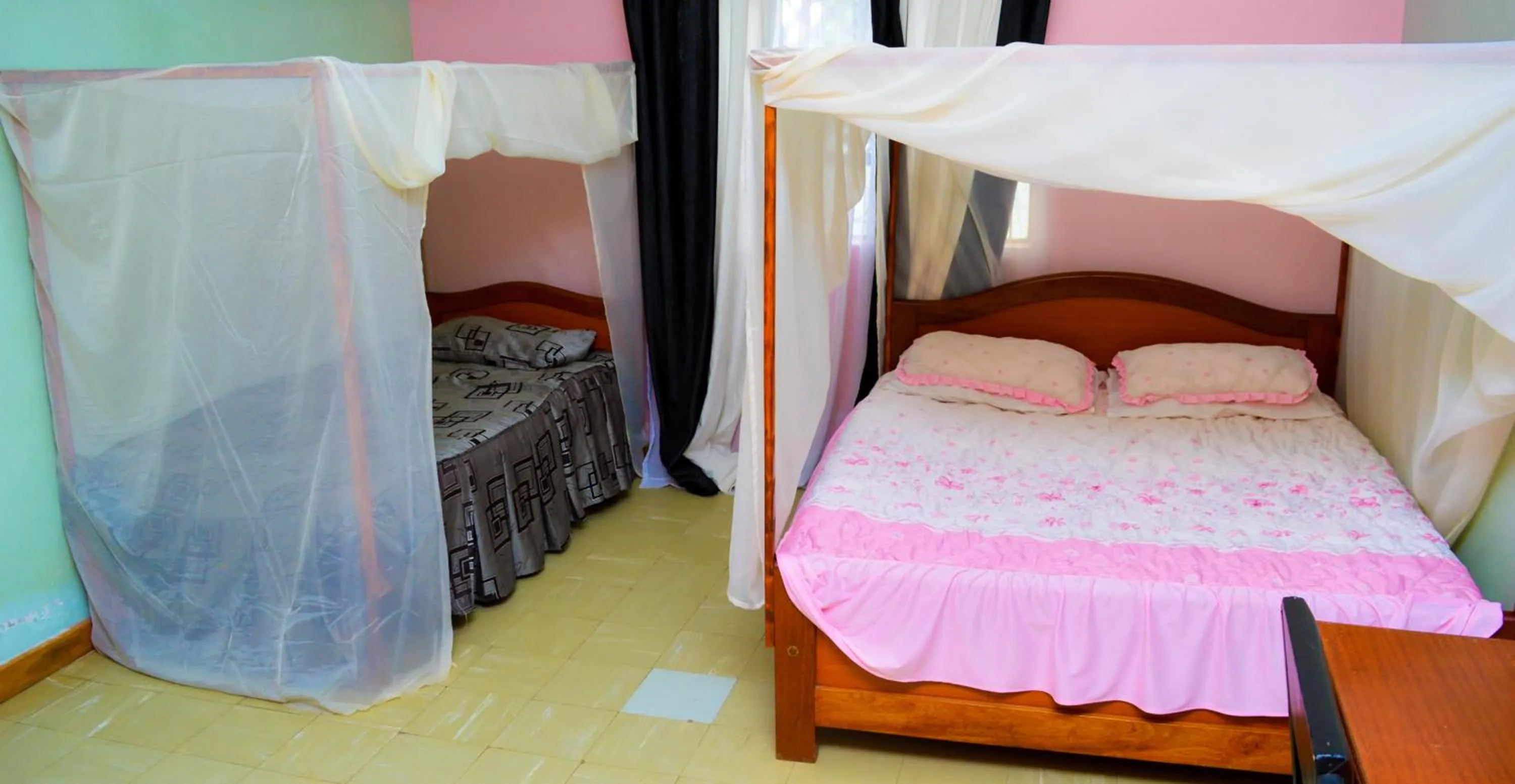 Bed in Orlando Guest Resort