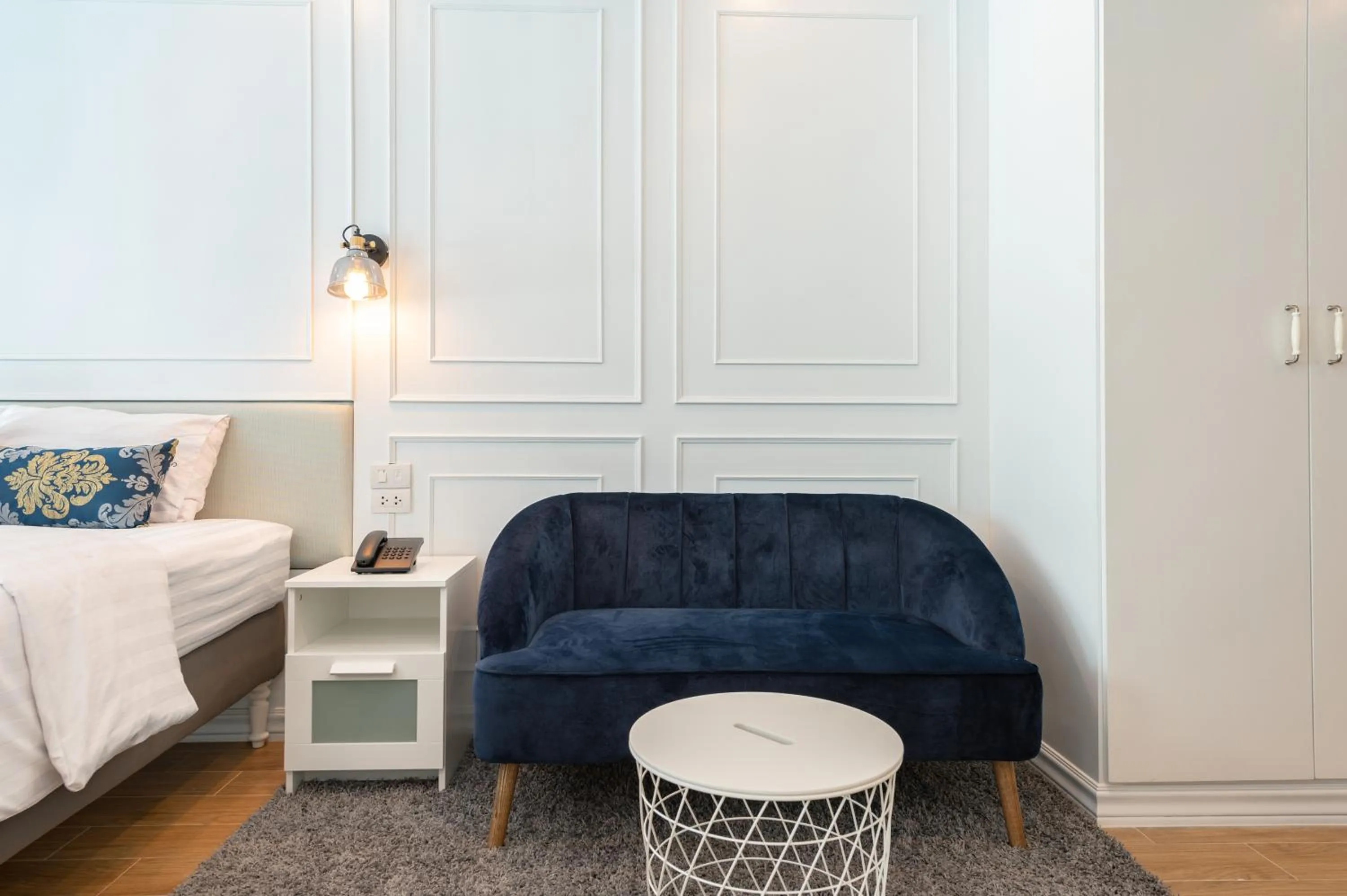 Bed in White Ivory Bed And Breakfast