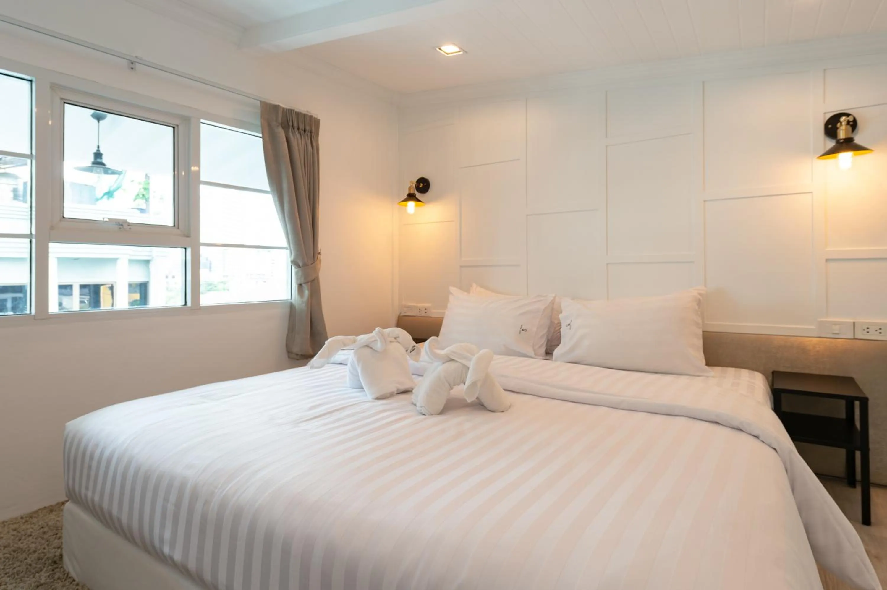 Bedroom, Bed in White Ivory Bed And Breakfast