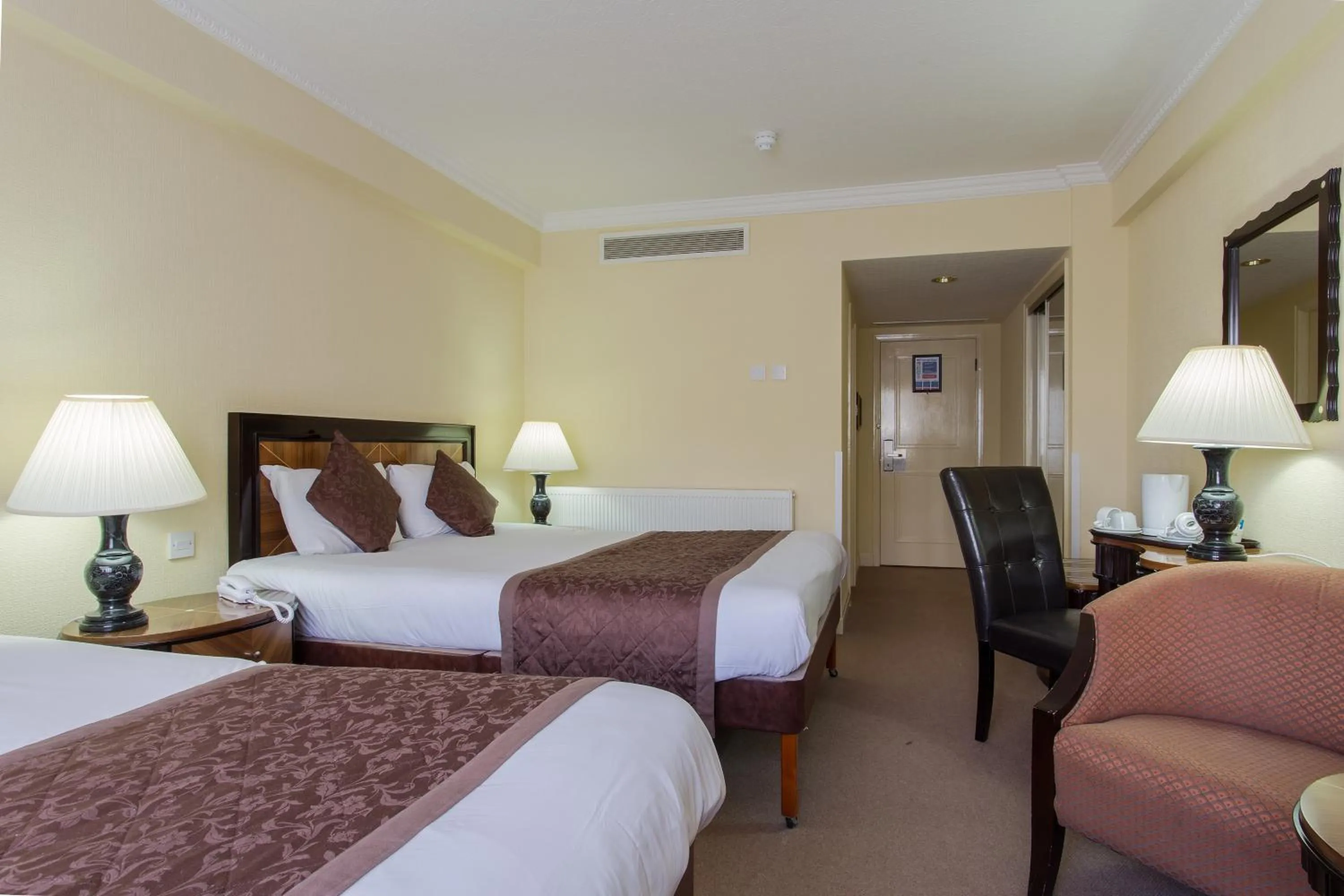 Bed in Britannia Country House Hotel