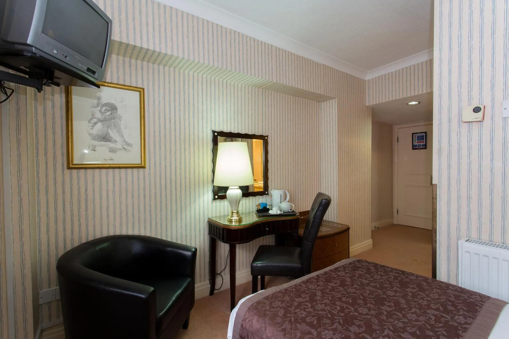 Bed in Britannia Country House Hotel