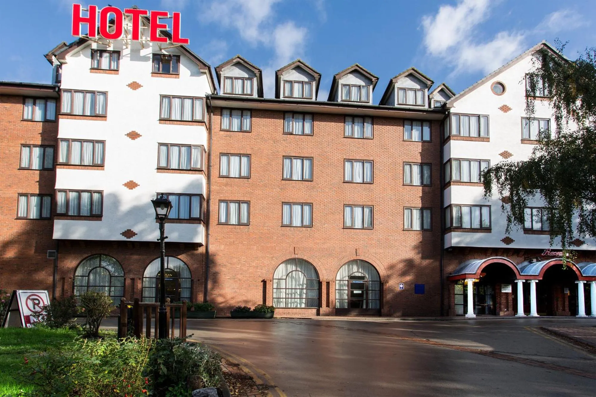Facade/entrance in Britannia Country House Hotel