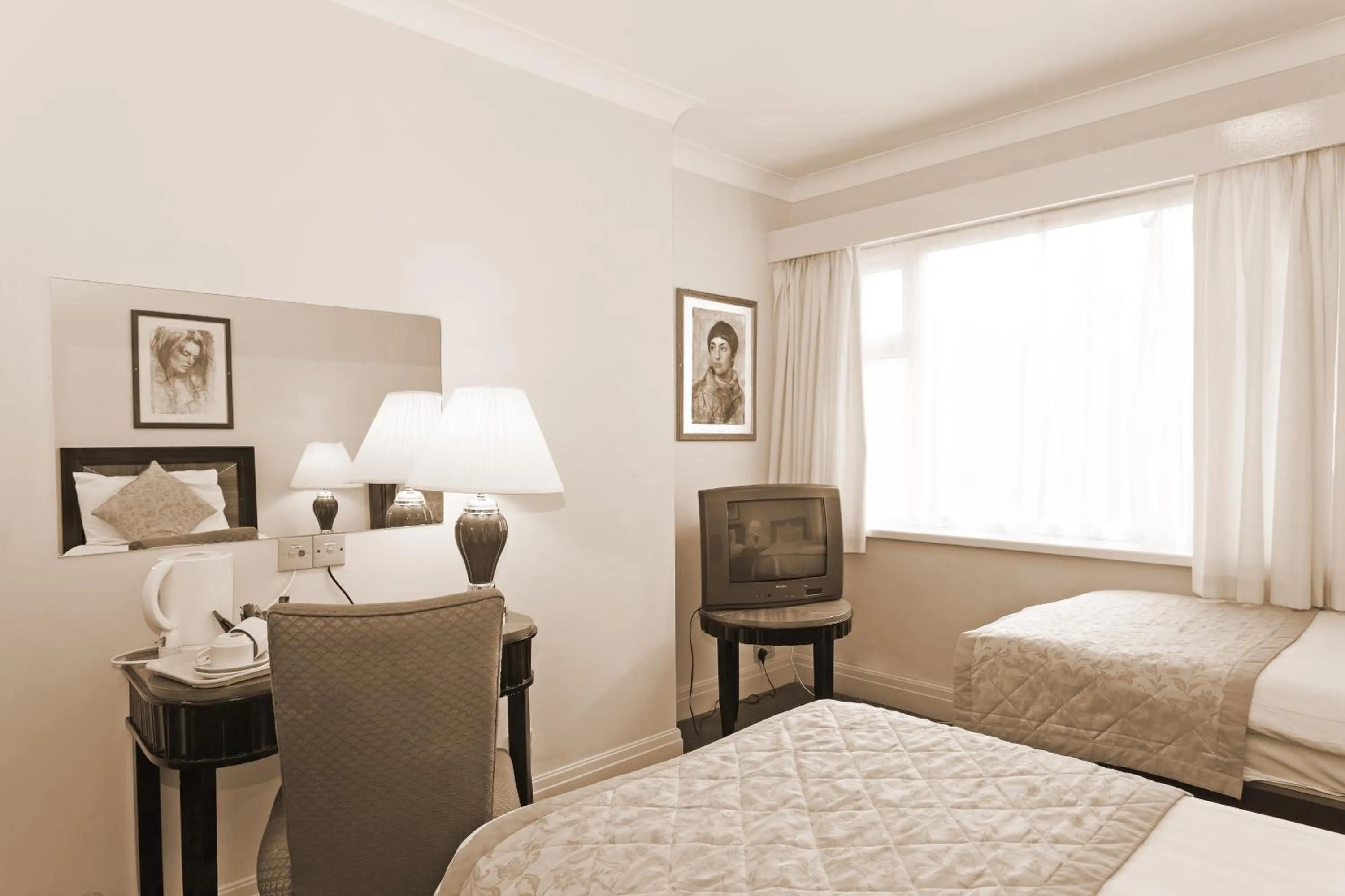 Bed in Britannia Country House Hotel