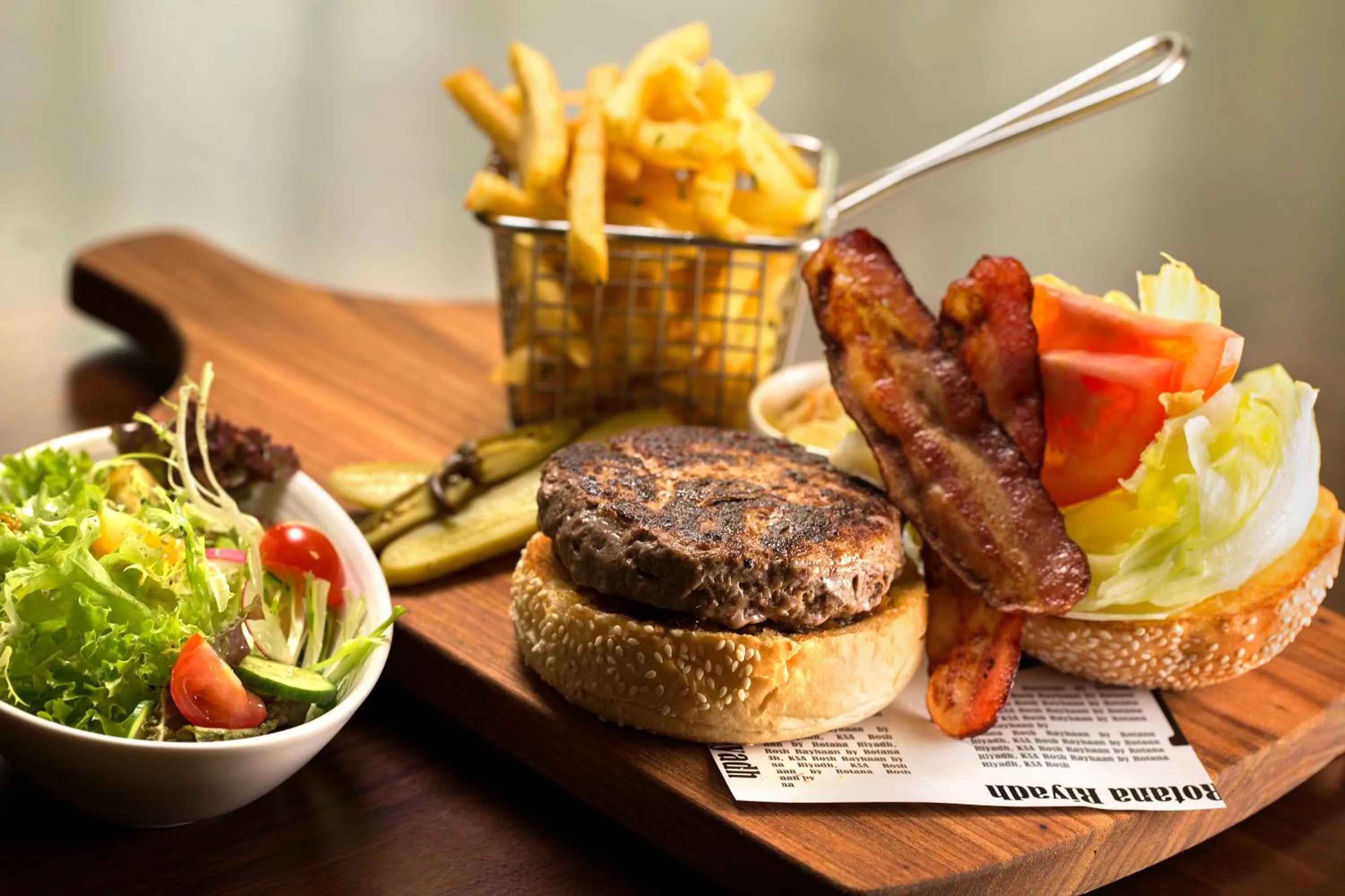 Restaurant/places to eat in Rosh Rayhaan by Rotana