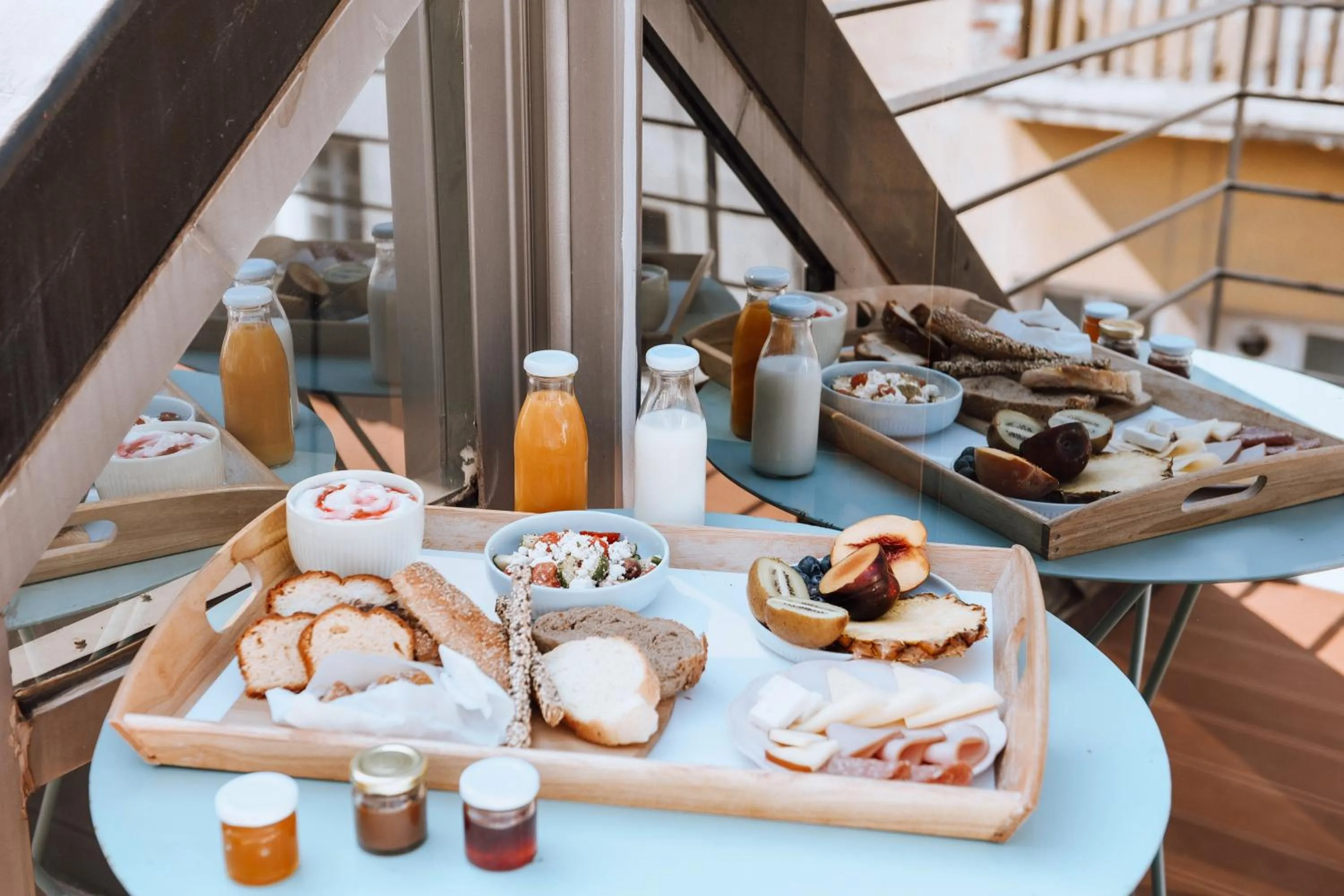 Breakfast in The Caravan