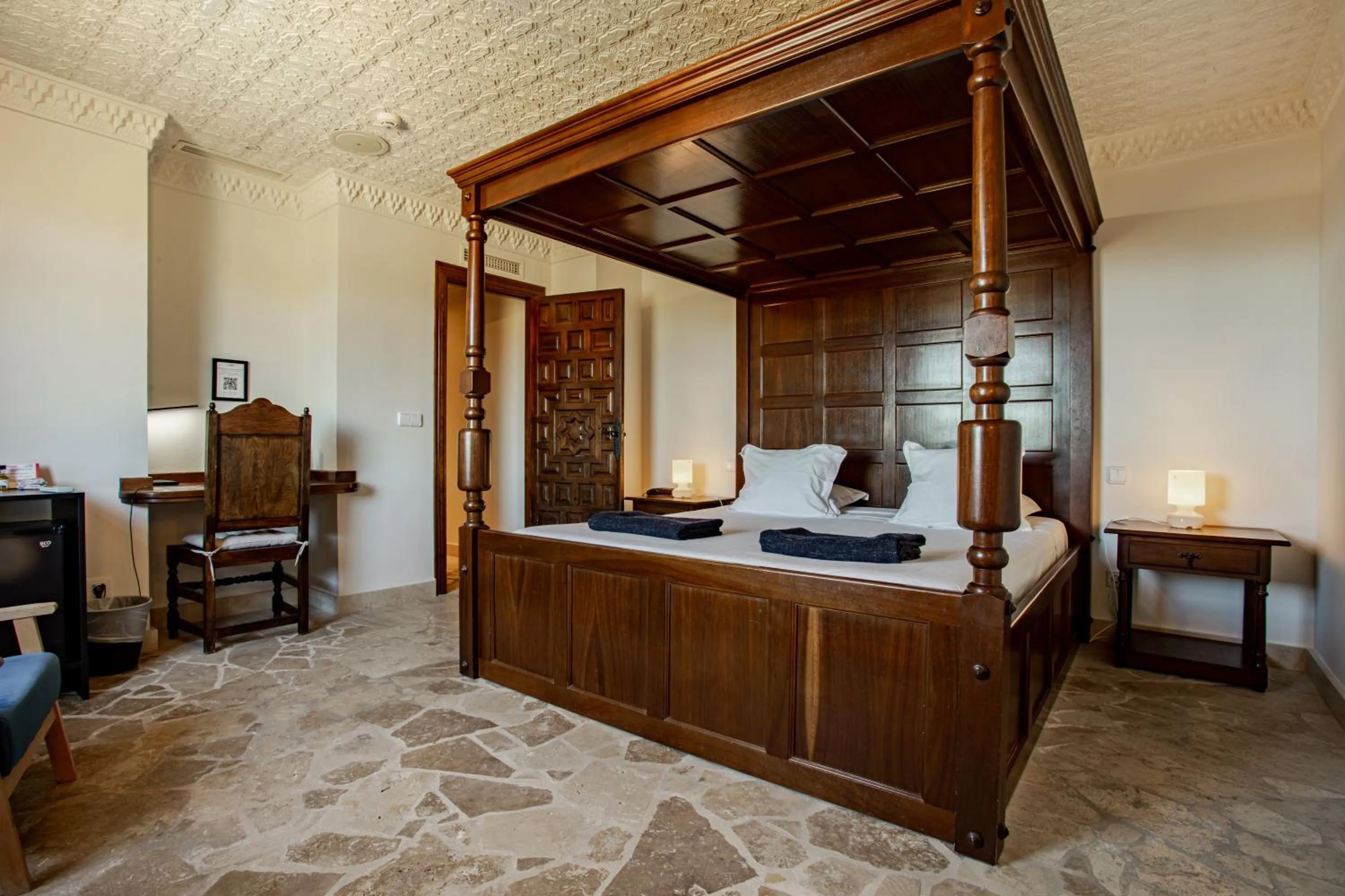 Photo of the whole room, Bed in Hotel Castillo de Monda