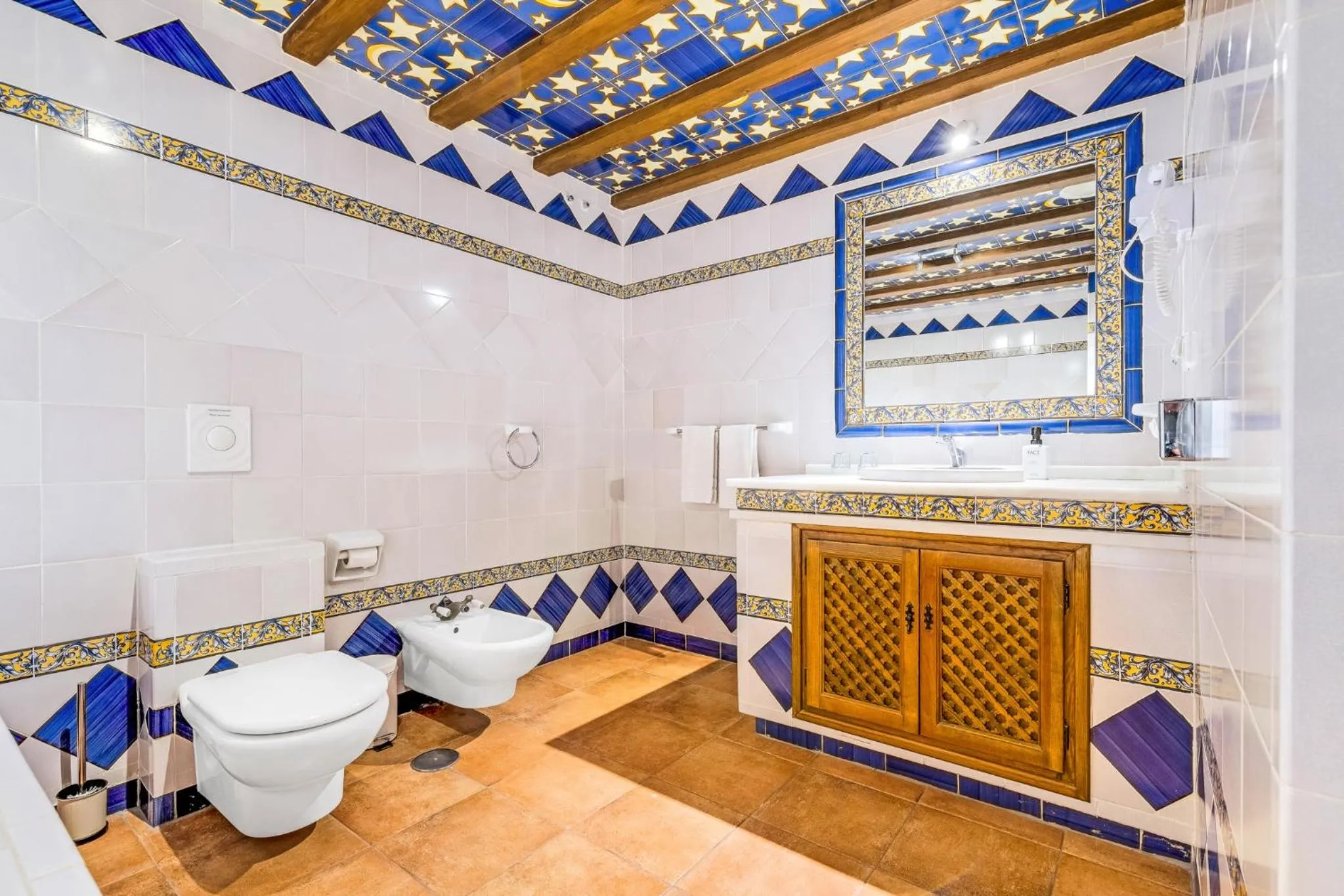 Bathroom in Hotel Castillo de Monda