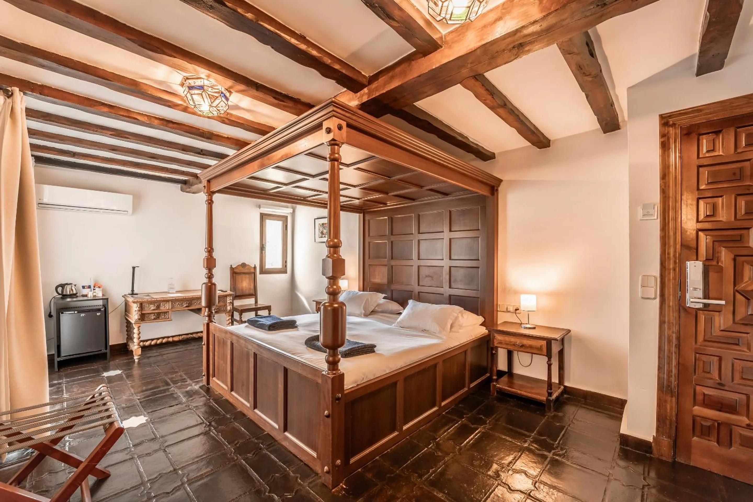 Bed in Hotel Castillo de Monda
