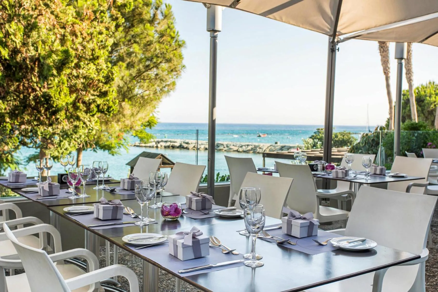 Restaurant/places to eat in Crowne Plaza Limassol by IHG