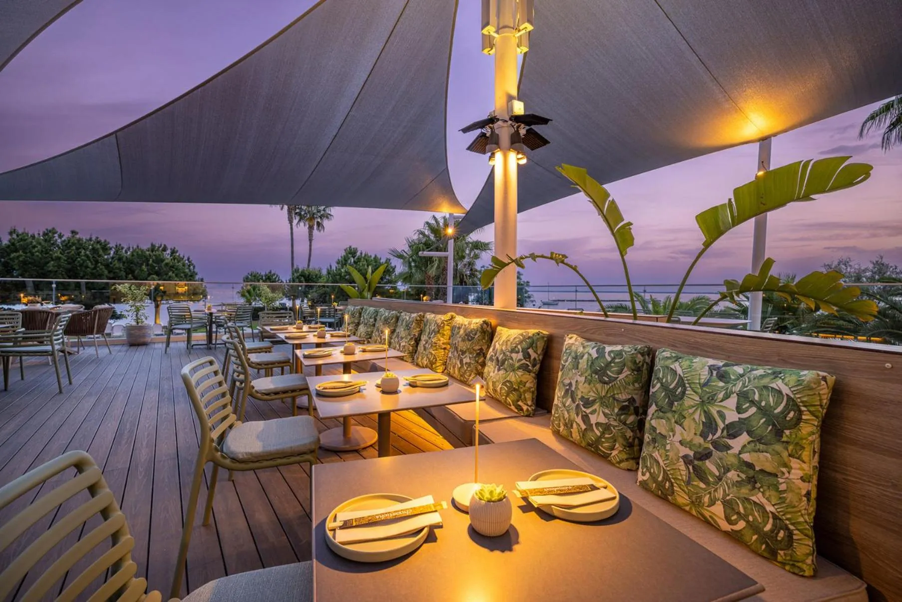 Restaurant/places to eat in Crowne Plaza Limassol by IHG