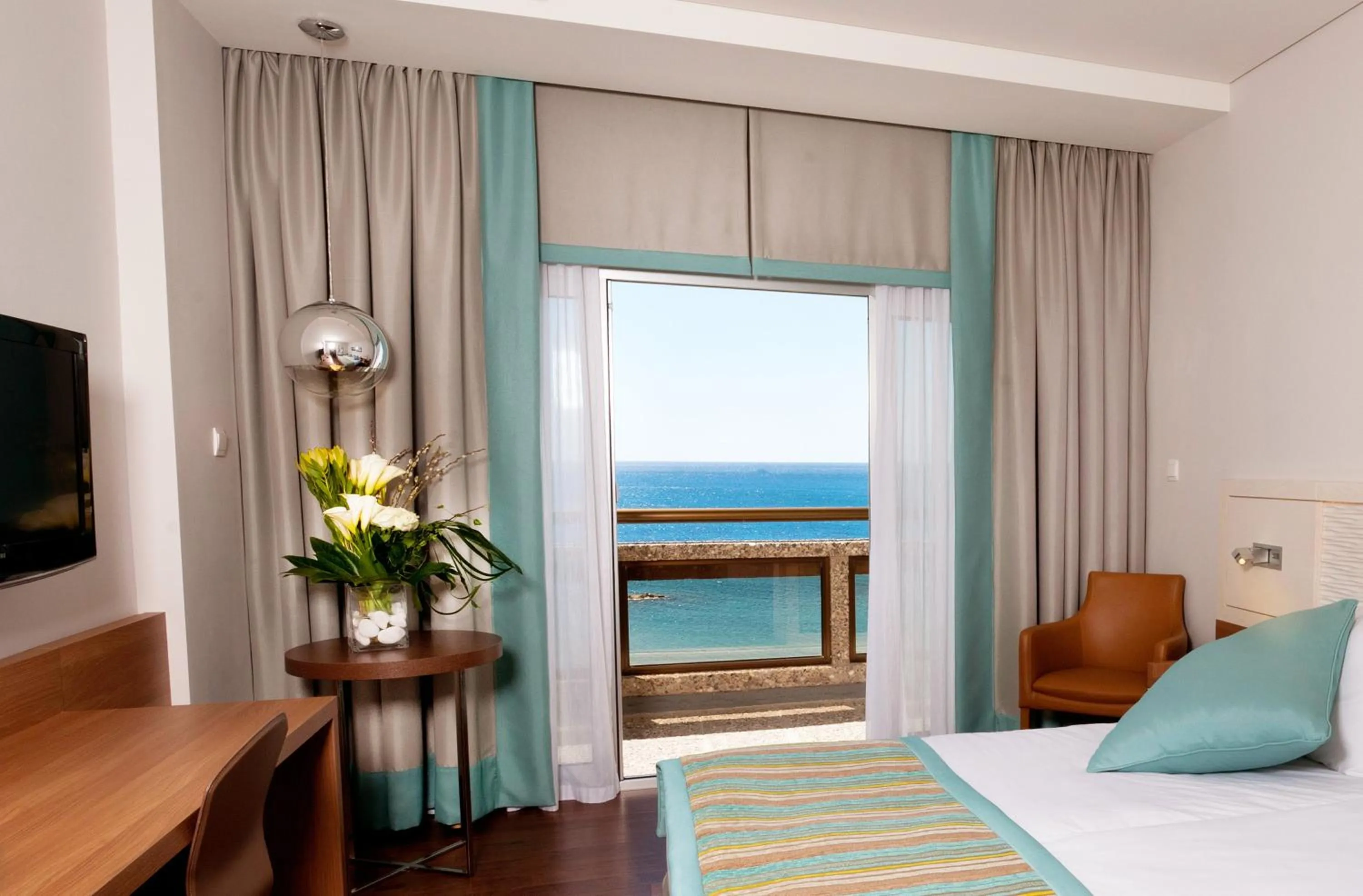 Photo of the whole room, Bed in Crowne Plaza Limassol by IHG