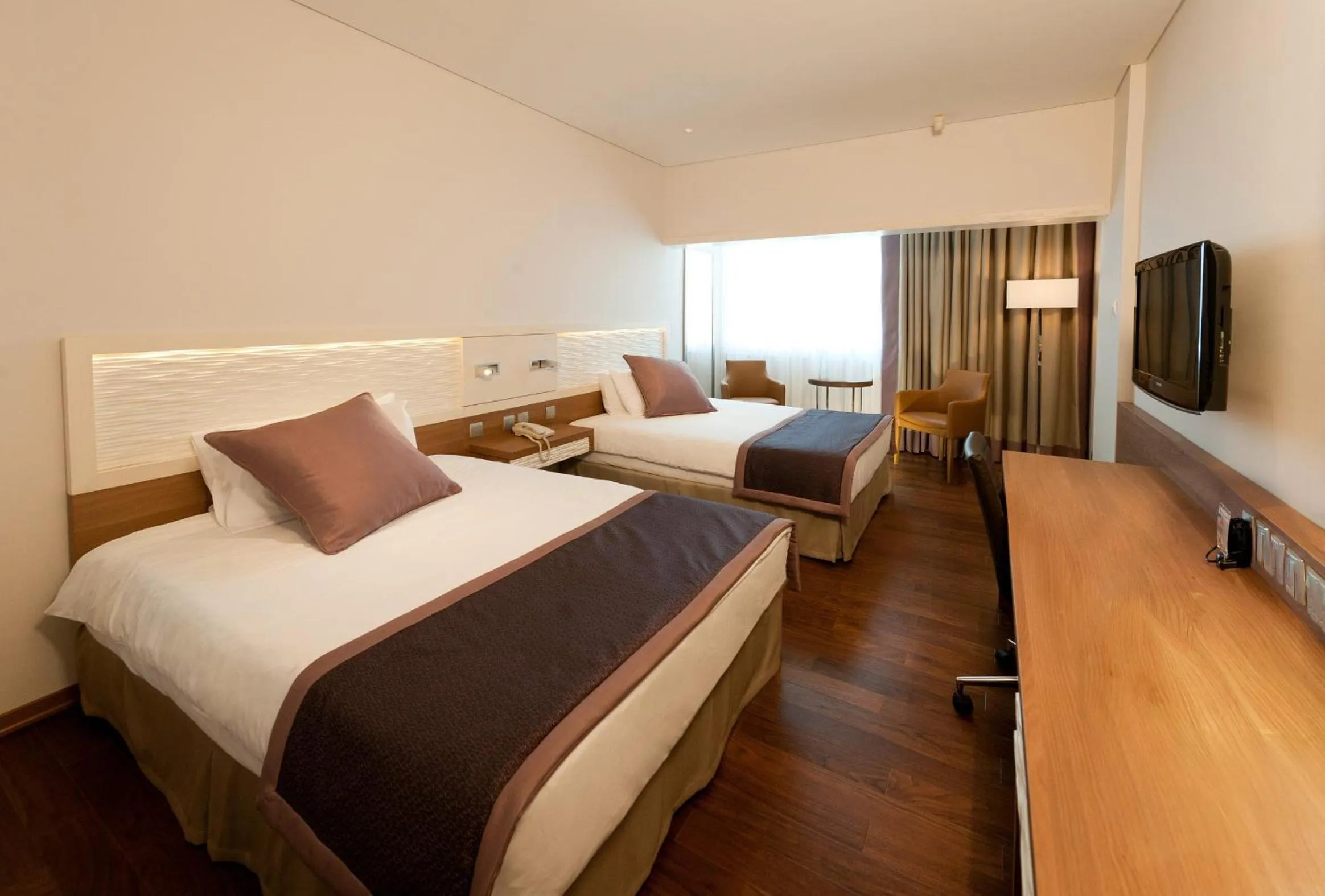Photo of the whole room, Bed in Crowne Plaza Limassol by IHG