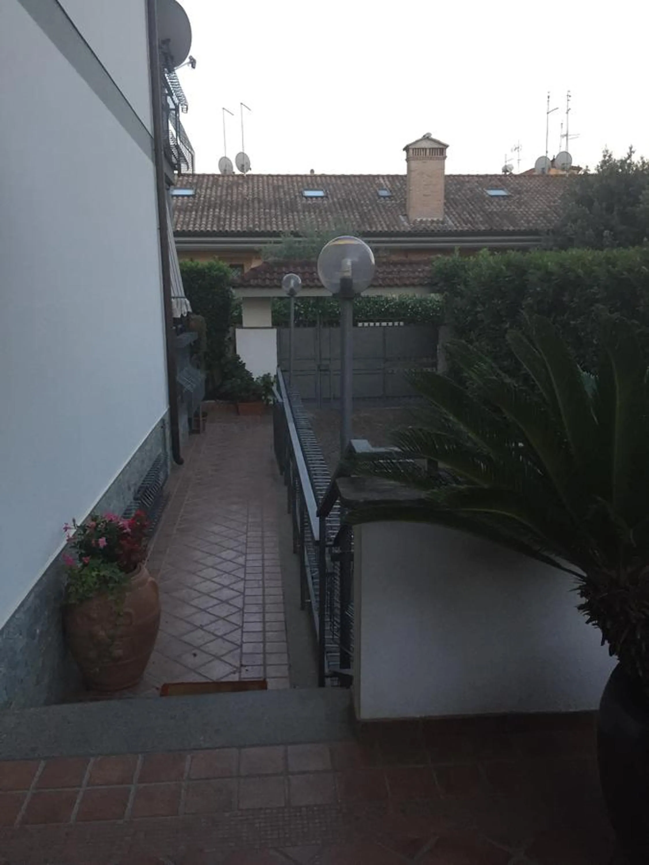 Facade/entrance in La Maison Blanche