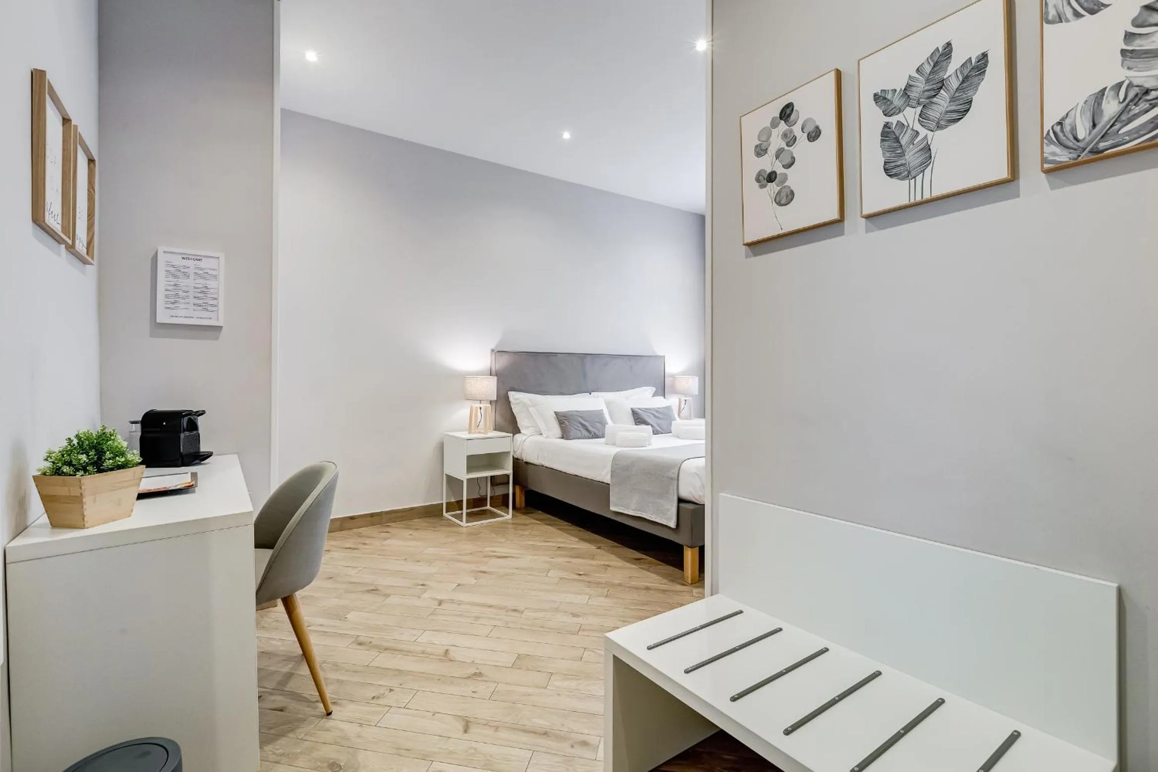 Photo of the whole room, Bed in Colonna Luxury Suites