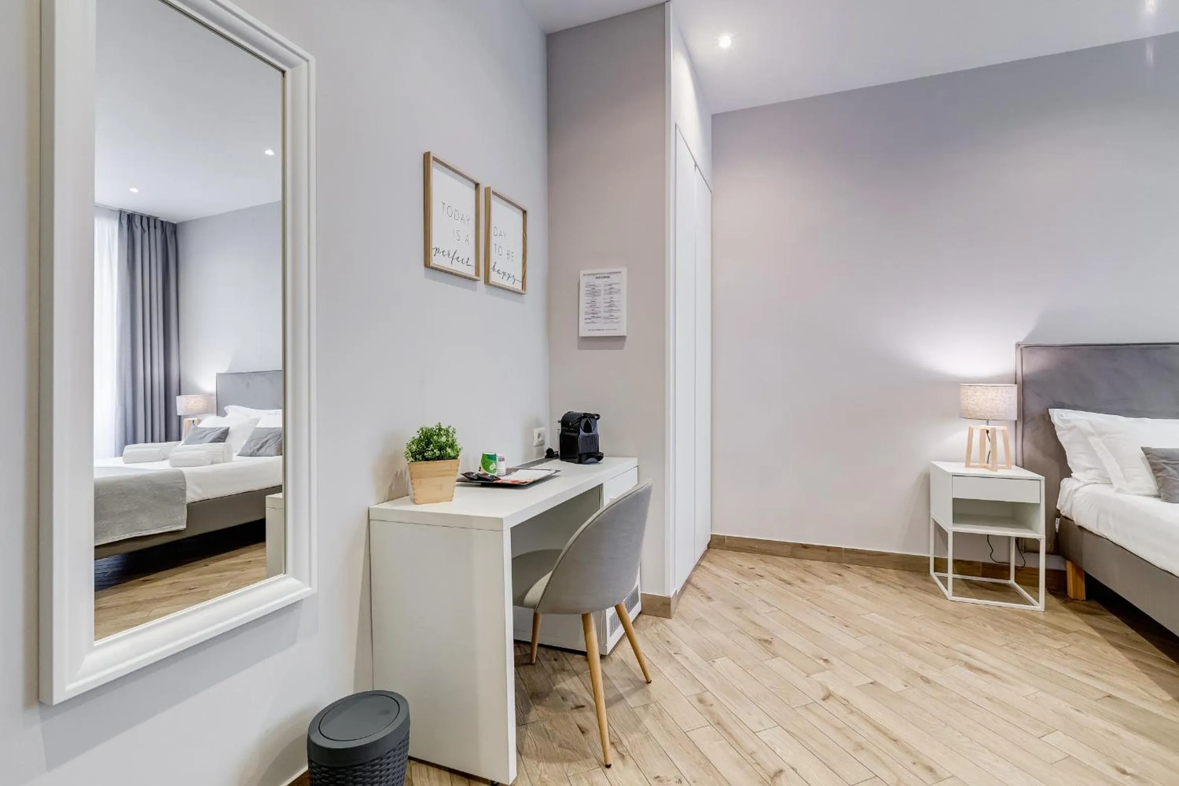 Photo of the whole room, Bed in Colonna Luxury Suites