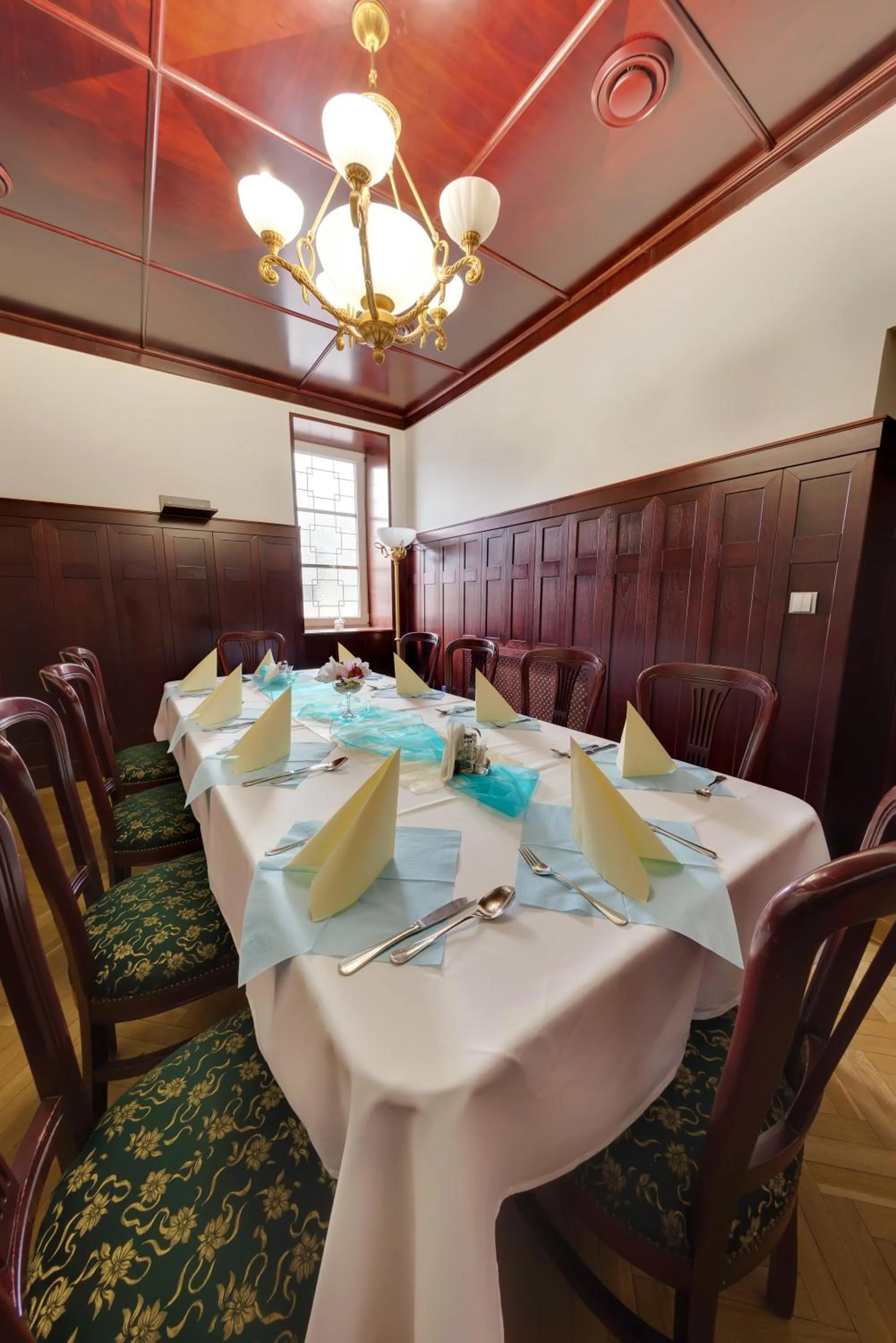 Restaurant/places to eat in Hotel Torysa