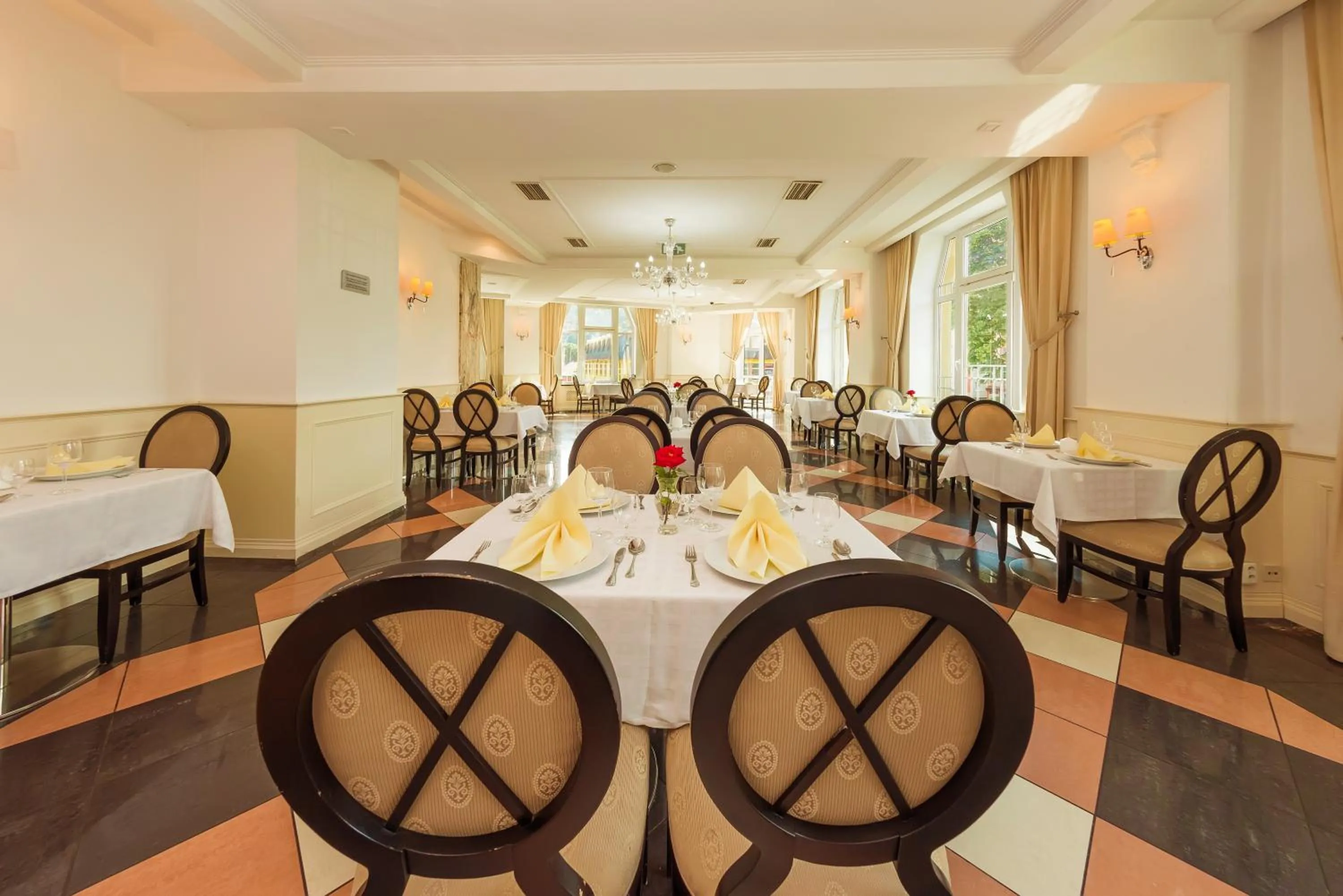 Restaurant/places to eat in Hotel Torysa