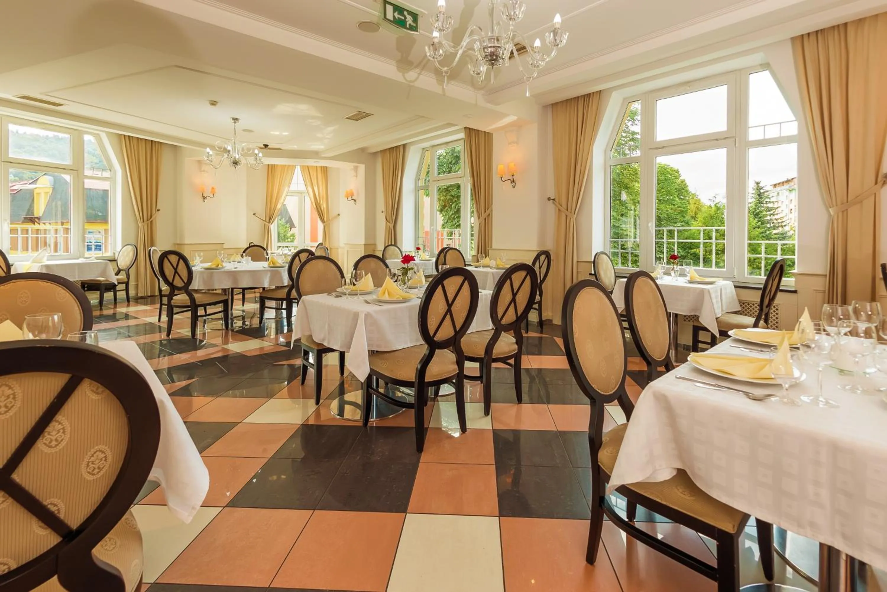 Restaurant/places to eat in Hotel Torysa