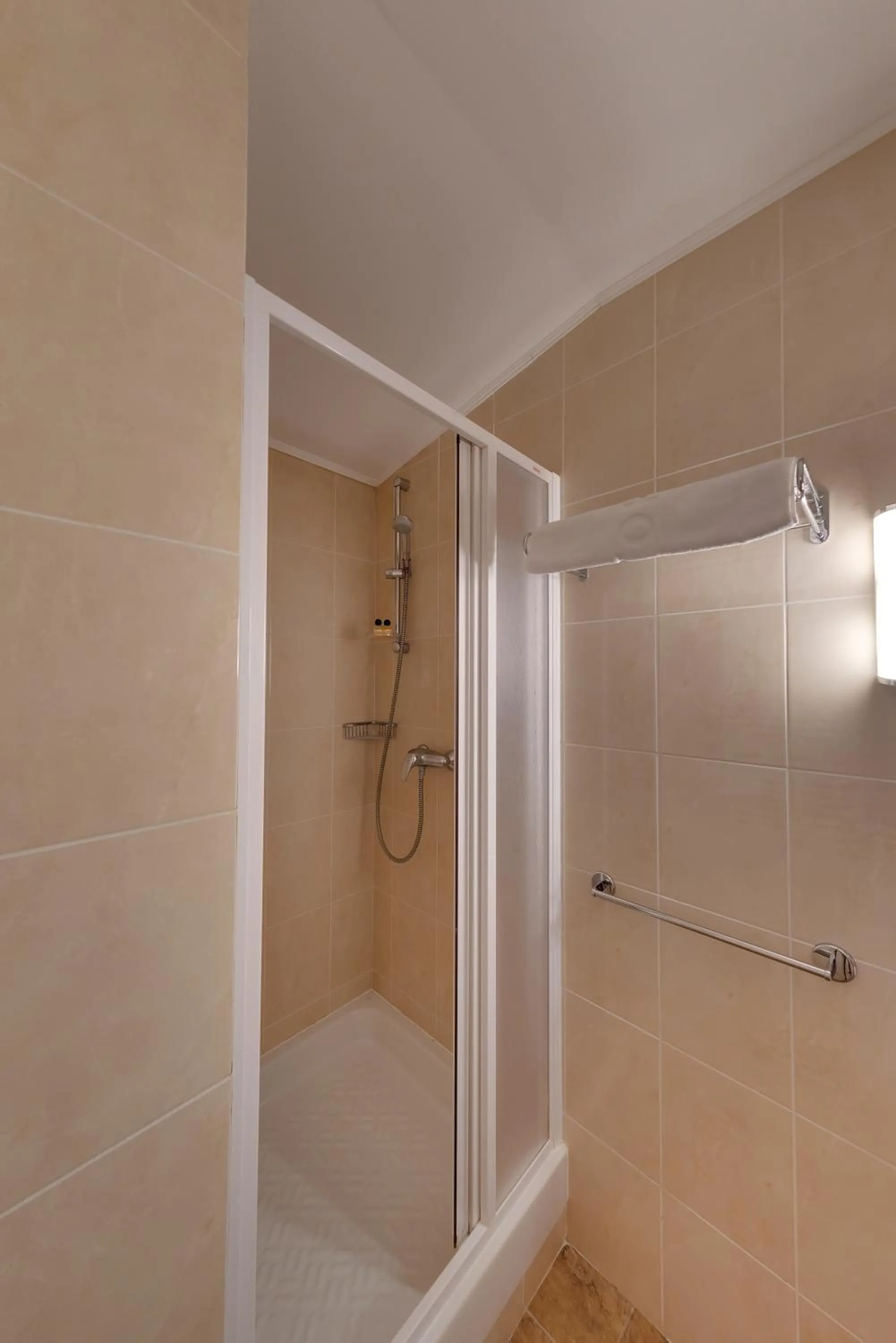 Shower in Hotel Torysa